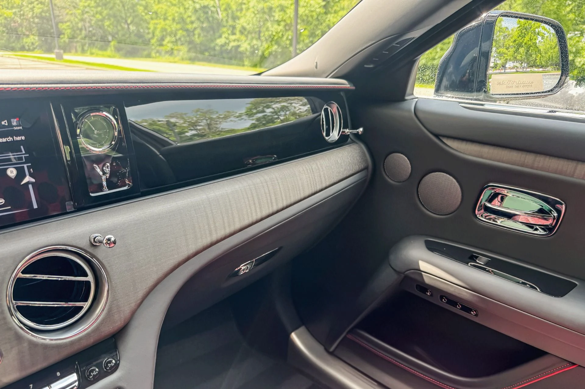 mph018_3088628603_Used_2025_Rolls_Royce_Ghost_1764086548_fab449ea3f