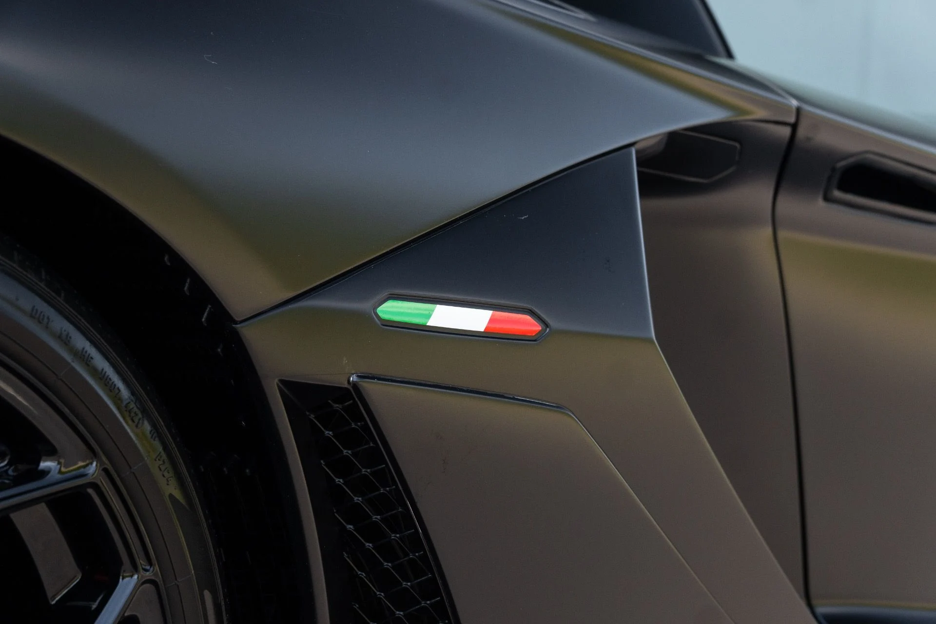 mph018_3096536574_Used_2020_Lamborghini_Aventador_LP_770_4_SVJ_Roadster_1781235752_4a8b9dba19
