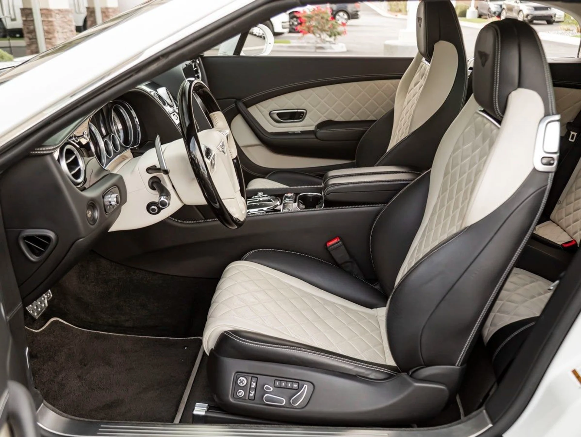 mph018_310028279_19_683ecd191c