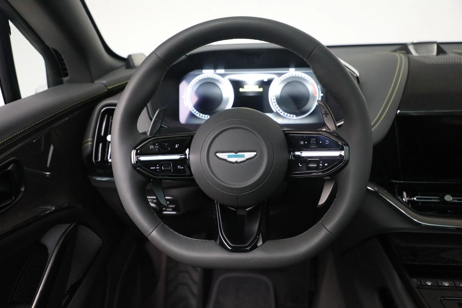 mph018_3114165071_Used_2025_Aston_Martin_DBX_707_707_53b2e060d9