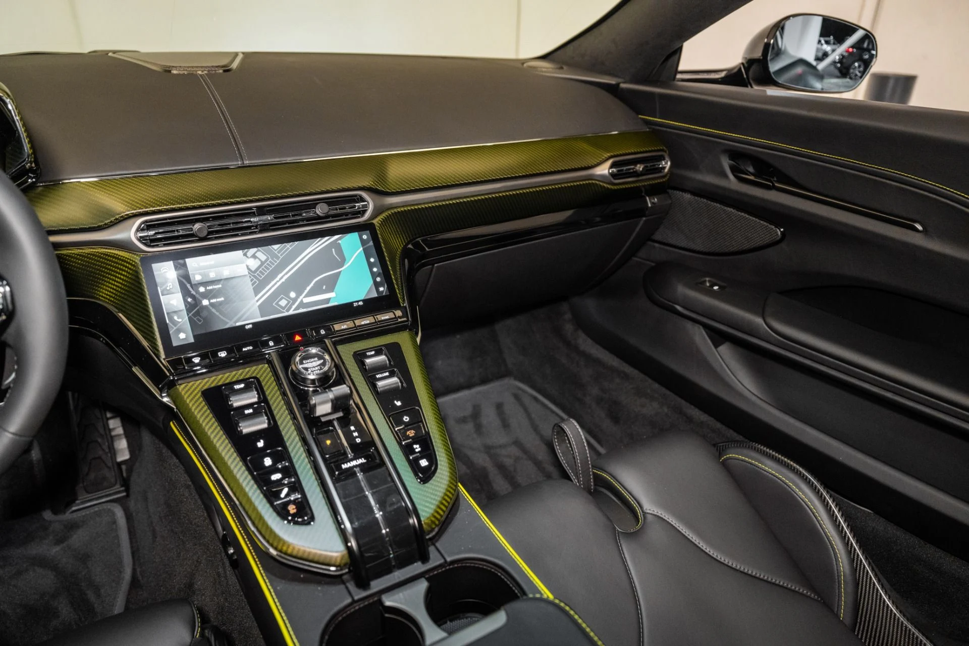 mph018_3115002489_Used_2025_Aston_Martin_Vantage_Coupe_1734713589_d51d30f29f