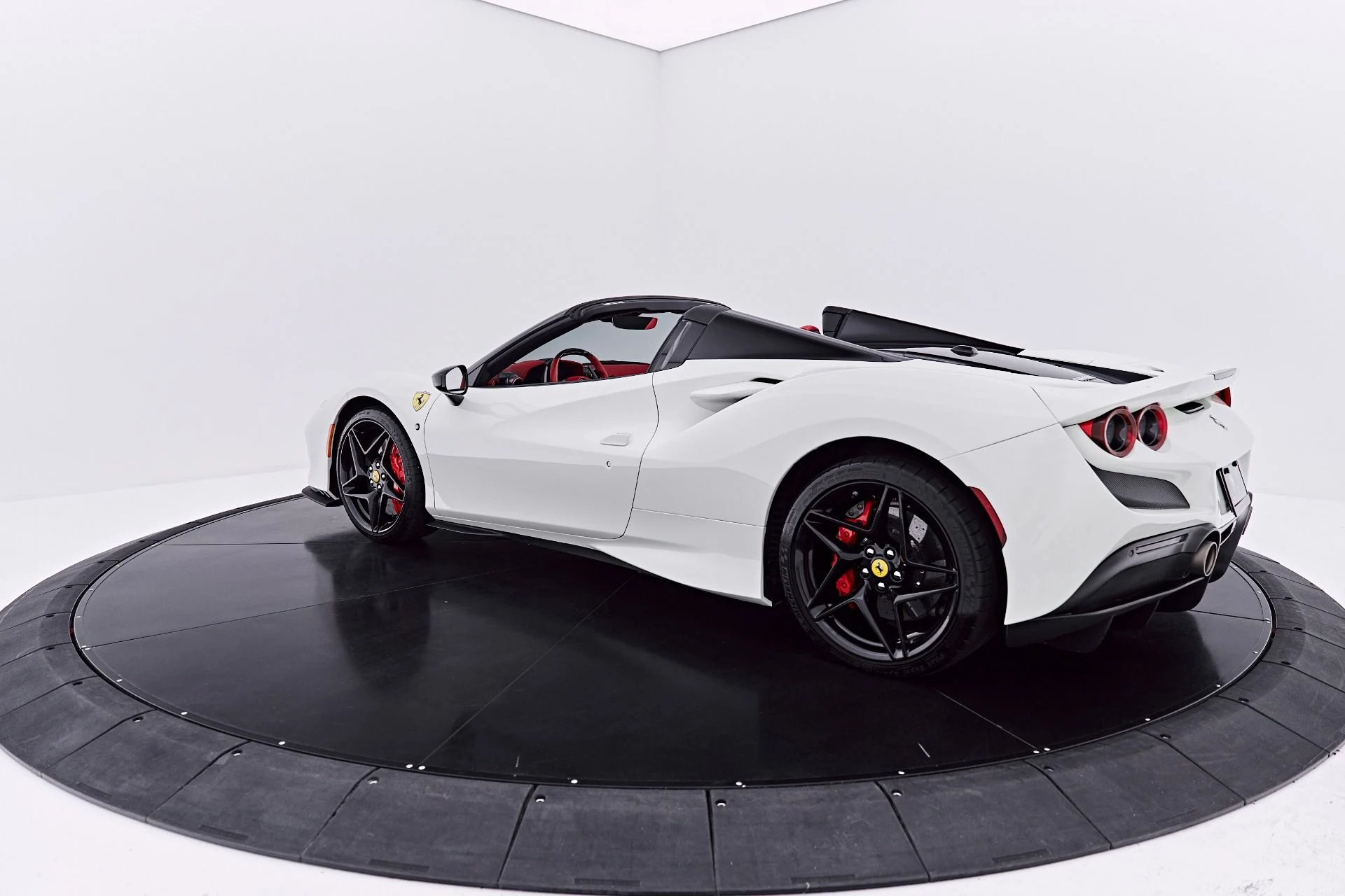 mph018_3118587594_Used_2022_Ferrari_F8_Spider_Base_1784162247_4a7b2dd5d0