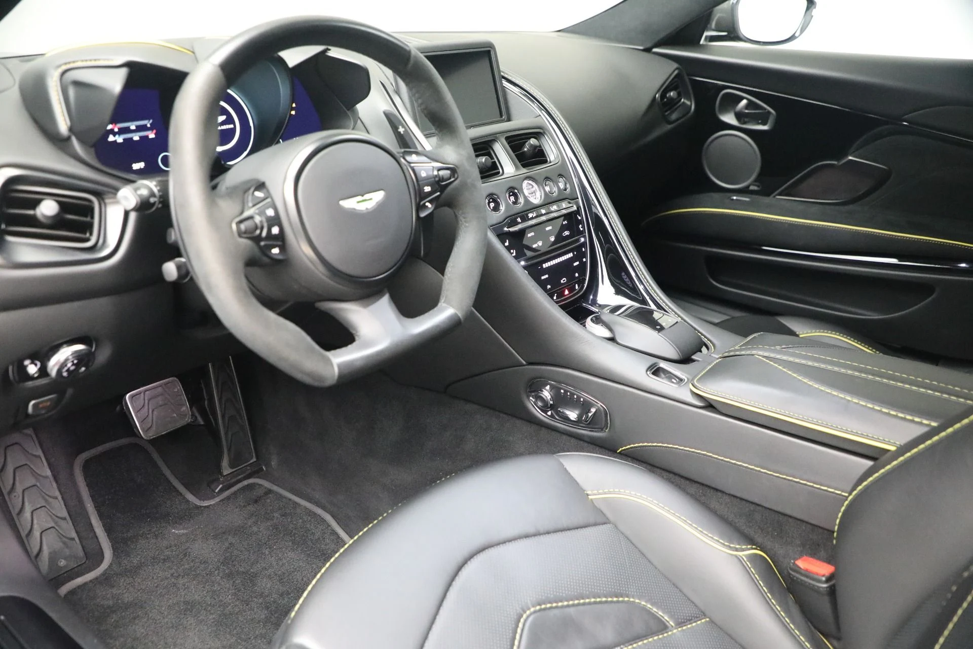 mph018_3119312438_Used_2019_Aston_Martin_DBS_Superleggera_1766529169_1492d49e4b