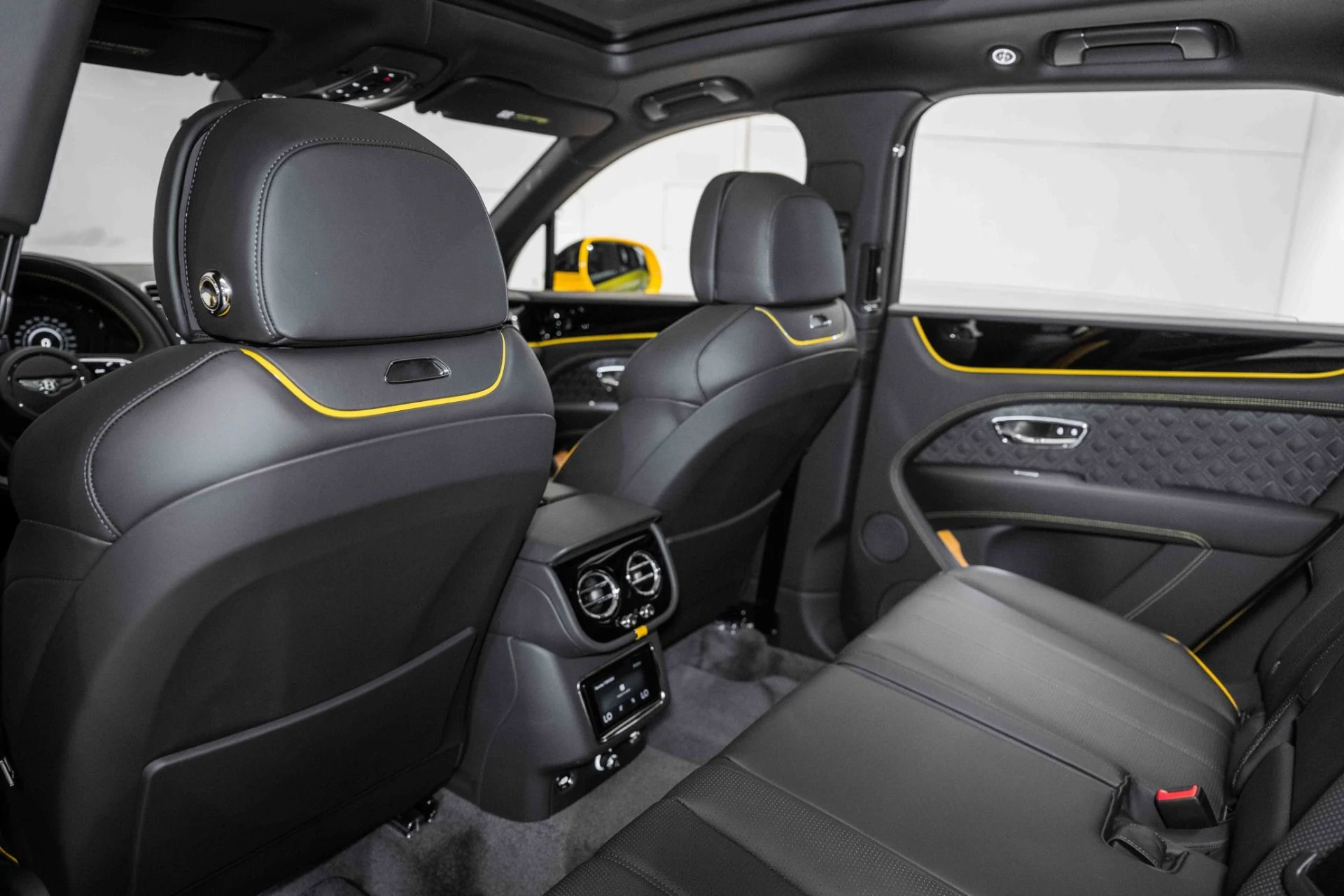 mph018_3119736519_New_2024_Bentley_Bentayga_Azure_V8_1721581484_d849bcd013