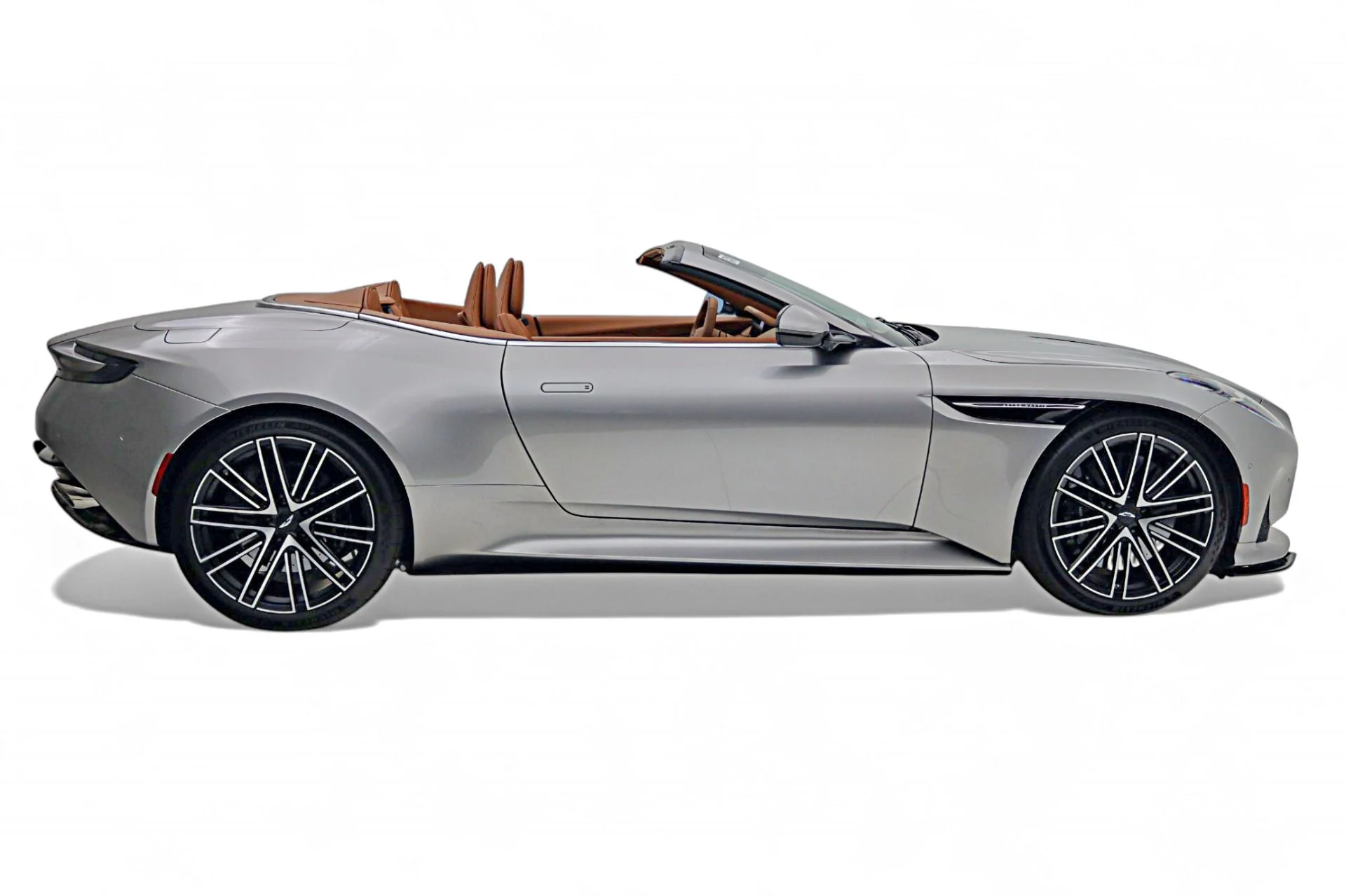 mph018_312530948_Used_2024_Aston_Martin_DB_12_Volante_3360909e85