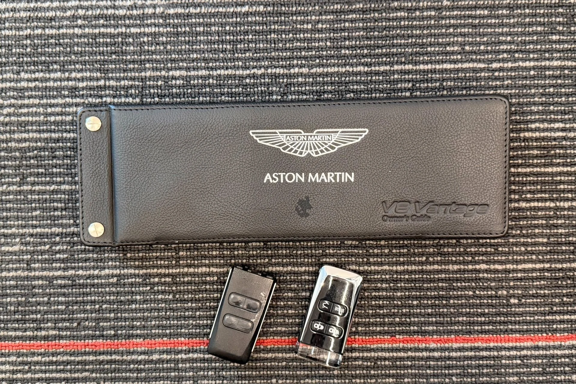mph018_3127682484_Used_2015_Aston_Martin_V8_Vantage_GT_6_Speed_Manual_Two_Tone_Bodywork_1782240844_997b952607