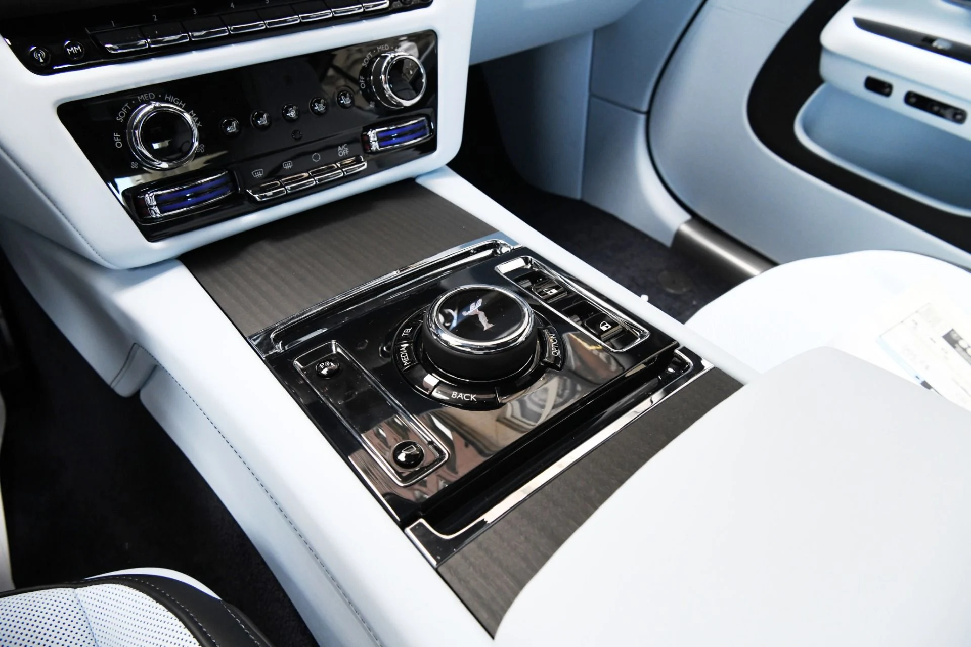 mph018_3129326428_11915_p20_l_449a3edd72