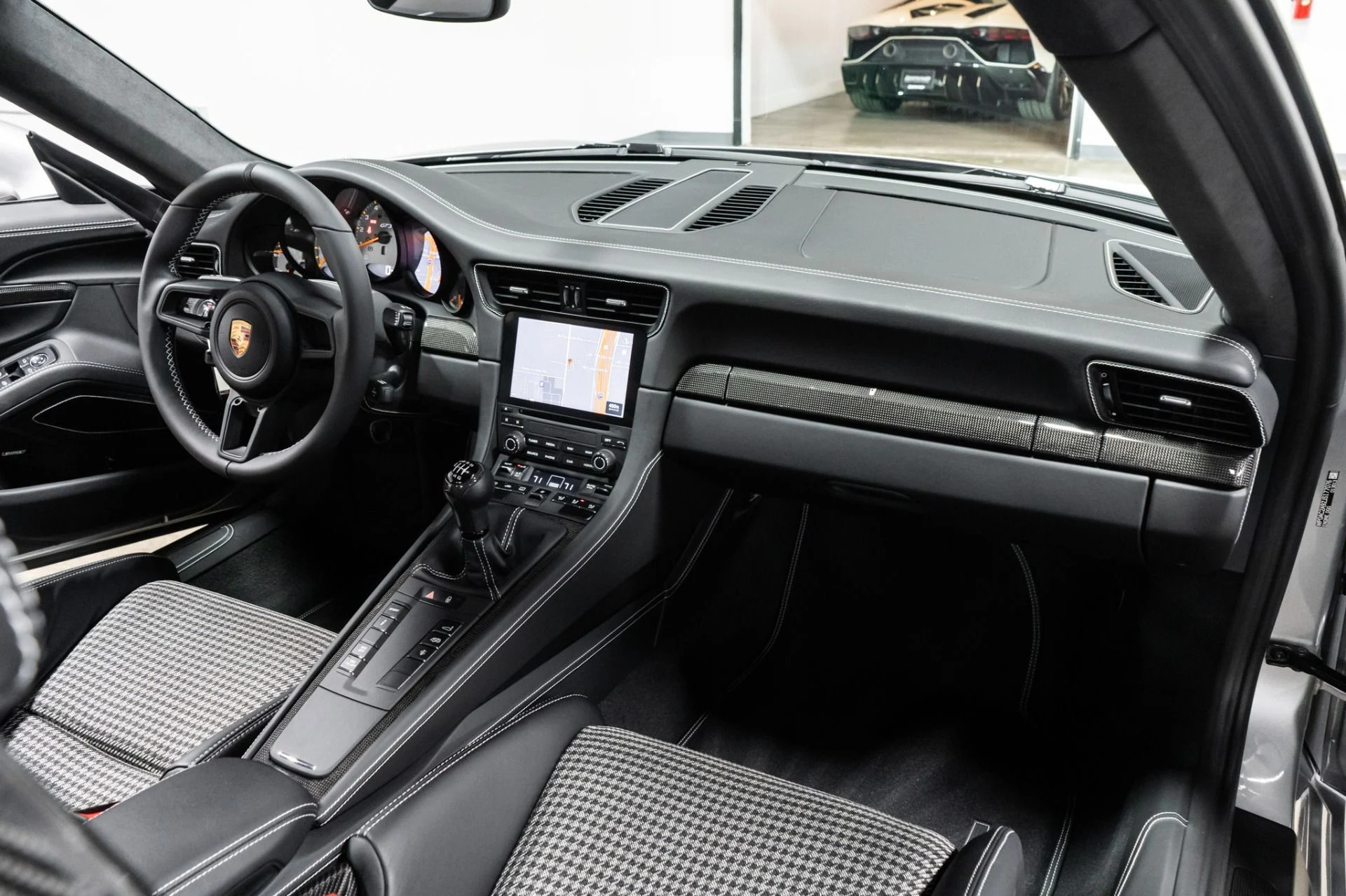 mph018_3137244284_Used_2018_Porsche_911_GT_3_Touring_1756161352_039531e0c4
