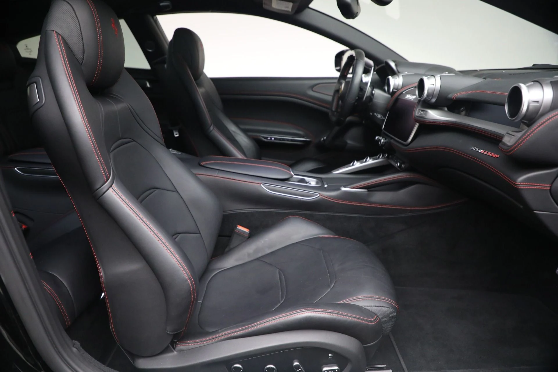 mph018_3139275596_Used_2018_Ferrari_GTC_4_Lusso_1787858853_2d65594744