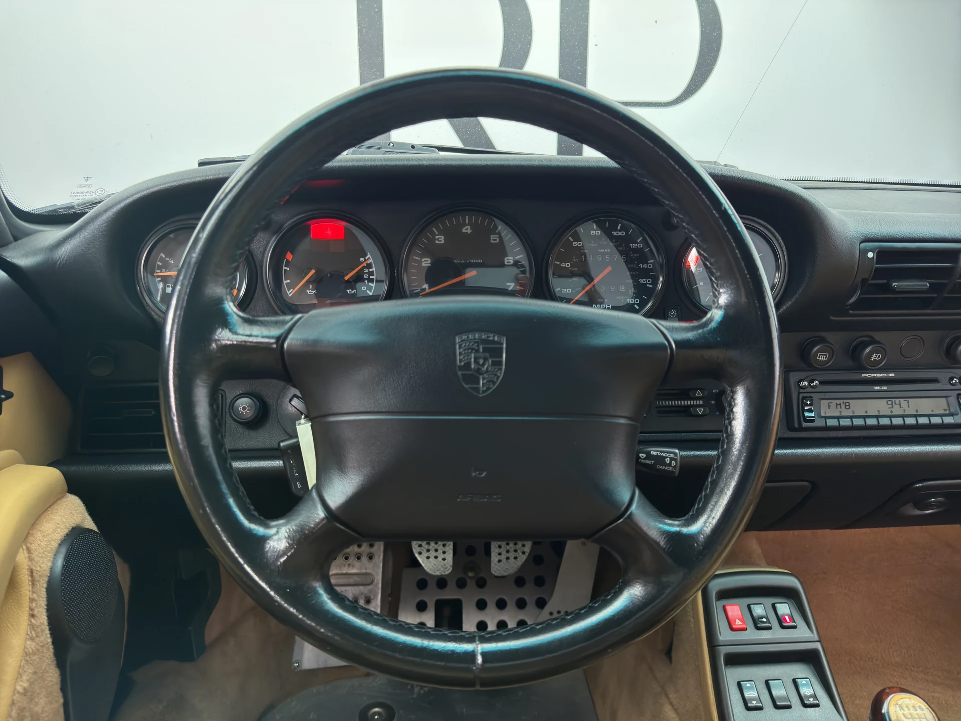 mph018_3142306626_RP_8523_interior_006_c829898228