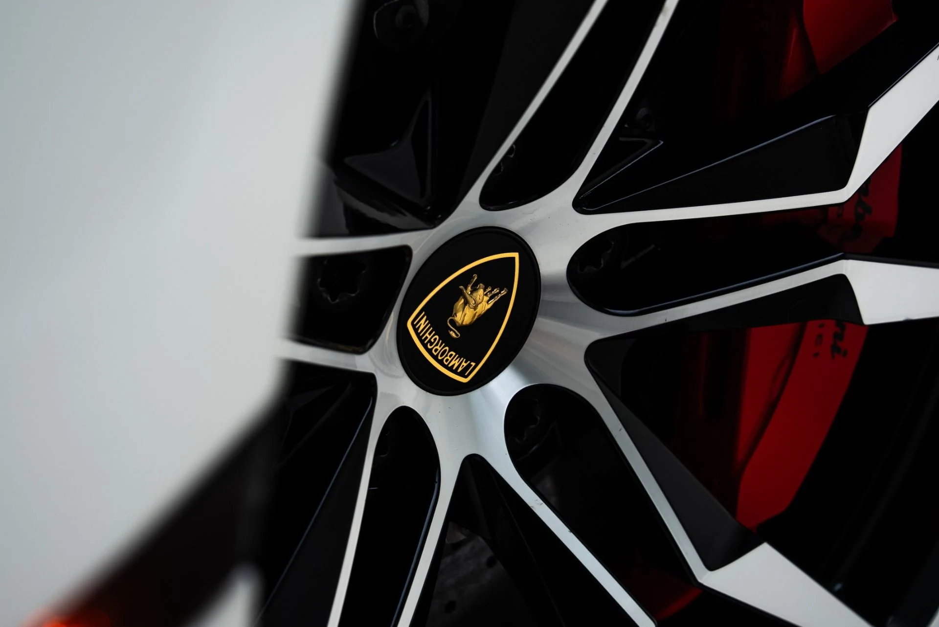 mph018_3153953449_Used_2017_Lamborghini_Aventador_LP_740_4_S_1775604663_f426af7a55