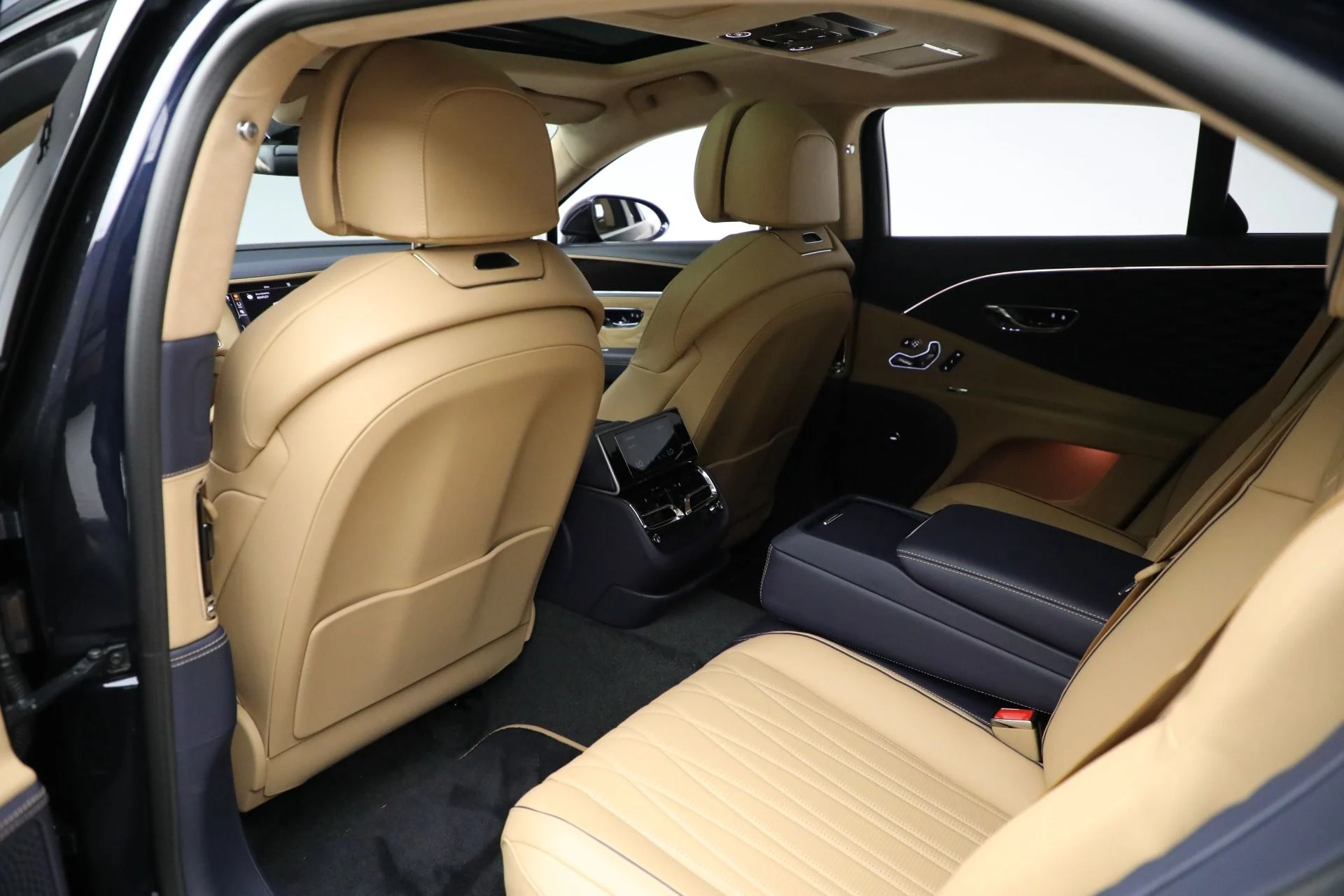 mph018_3157806703_New_2024_Bentley_Flying_Spur_Hybrid_Azure_f04c696929