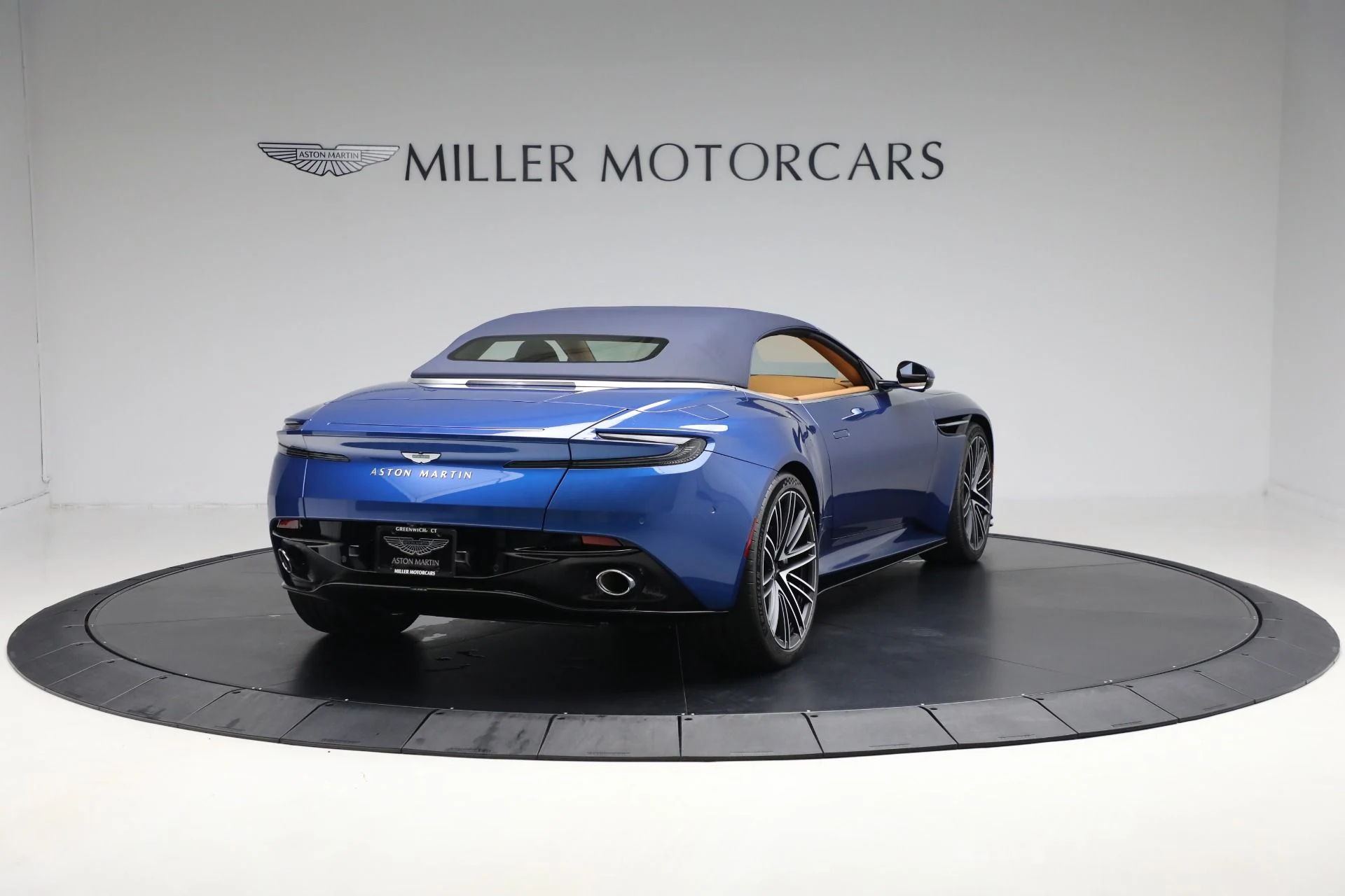 mph018_3161423665_New_2025_Aston_Martin_DB_12_Volante_54c6c58546