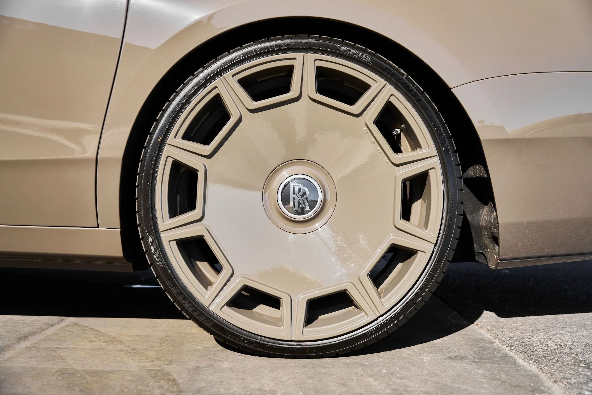 mph018_3170939933_Used_2025_Rolls_Royce_Ghost_Base_1770172805_0bb6f06b8c