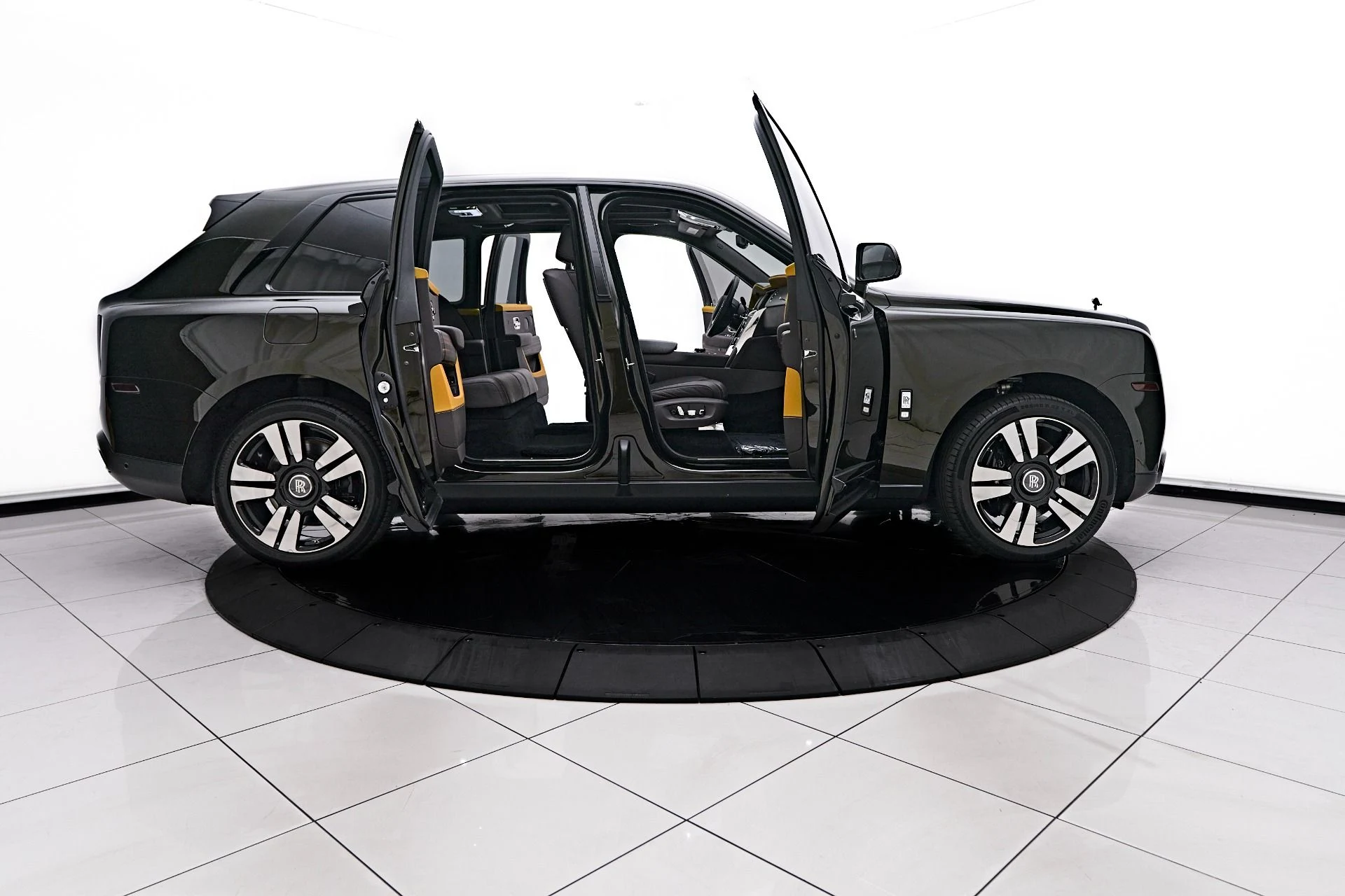 mph018_3171798532_Used_2024_Rolls_Royce_Cullinan_Base_1757032539_d23f68b760