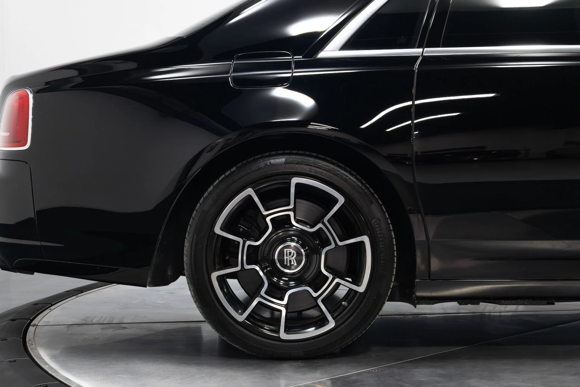 mph018_3172815048_Used_2017_Rolls_Royce_Ghost_Black_Badge_1764012368_da577c2424