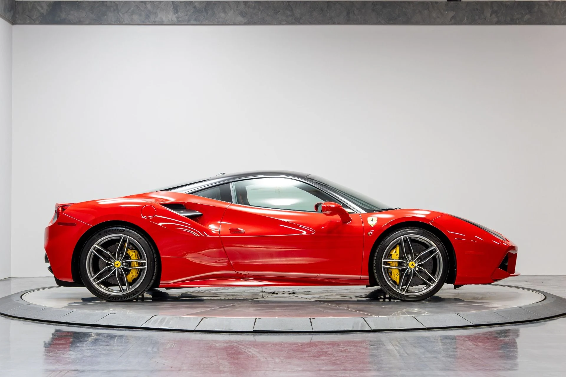 mph018_3179877051_Used_2018_Ferrari_488_GTB_1775864640_870f0f8273