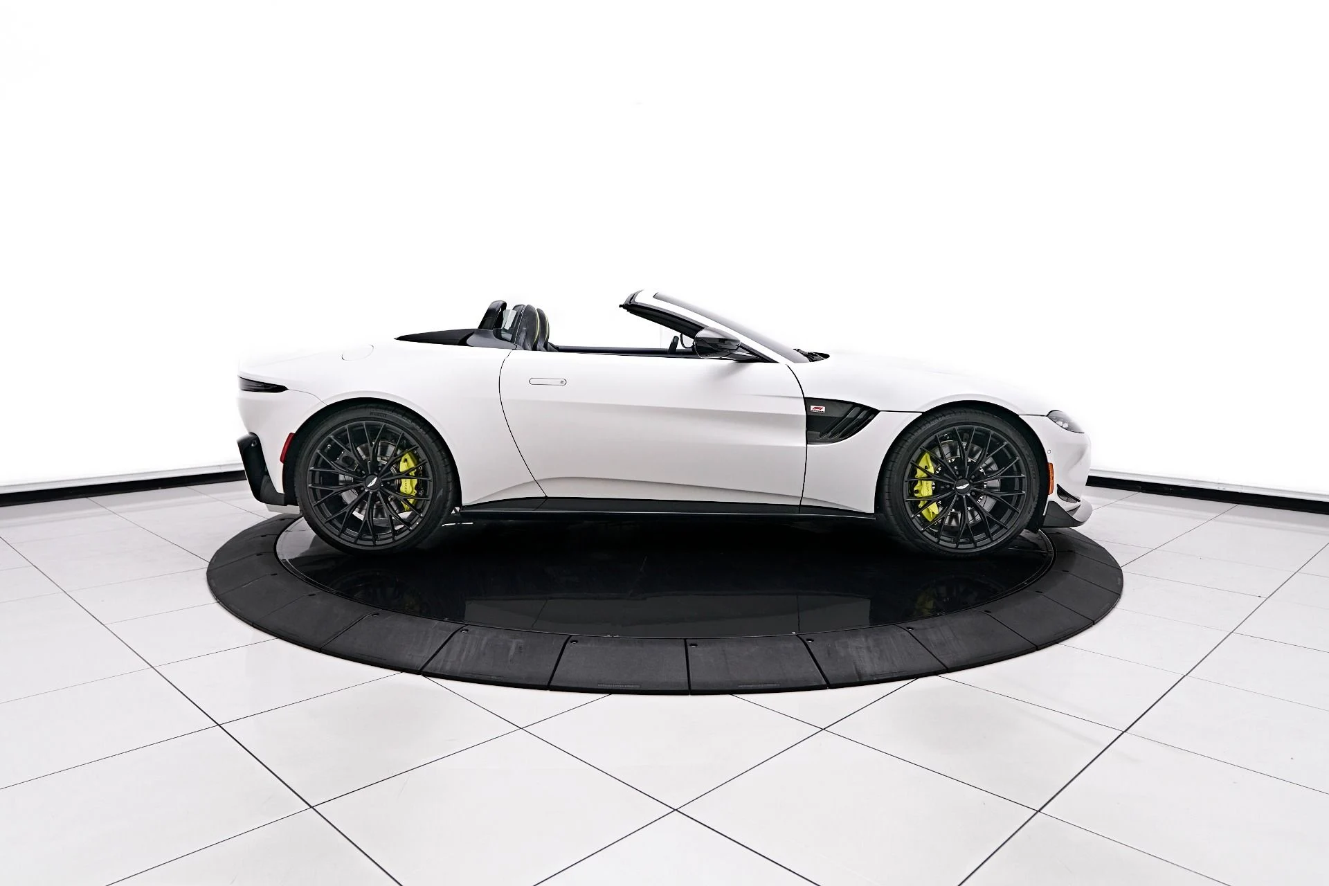 mph018_3183601400_Used_2023_Aston_Martin_Vantage_F1_Edition_1754013179_19503772da