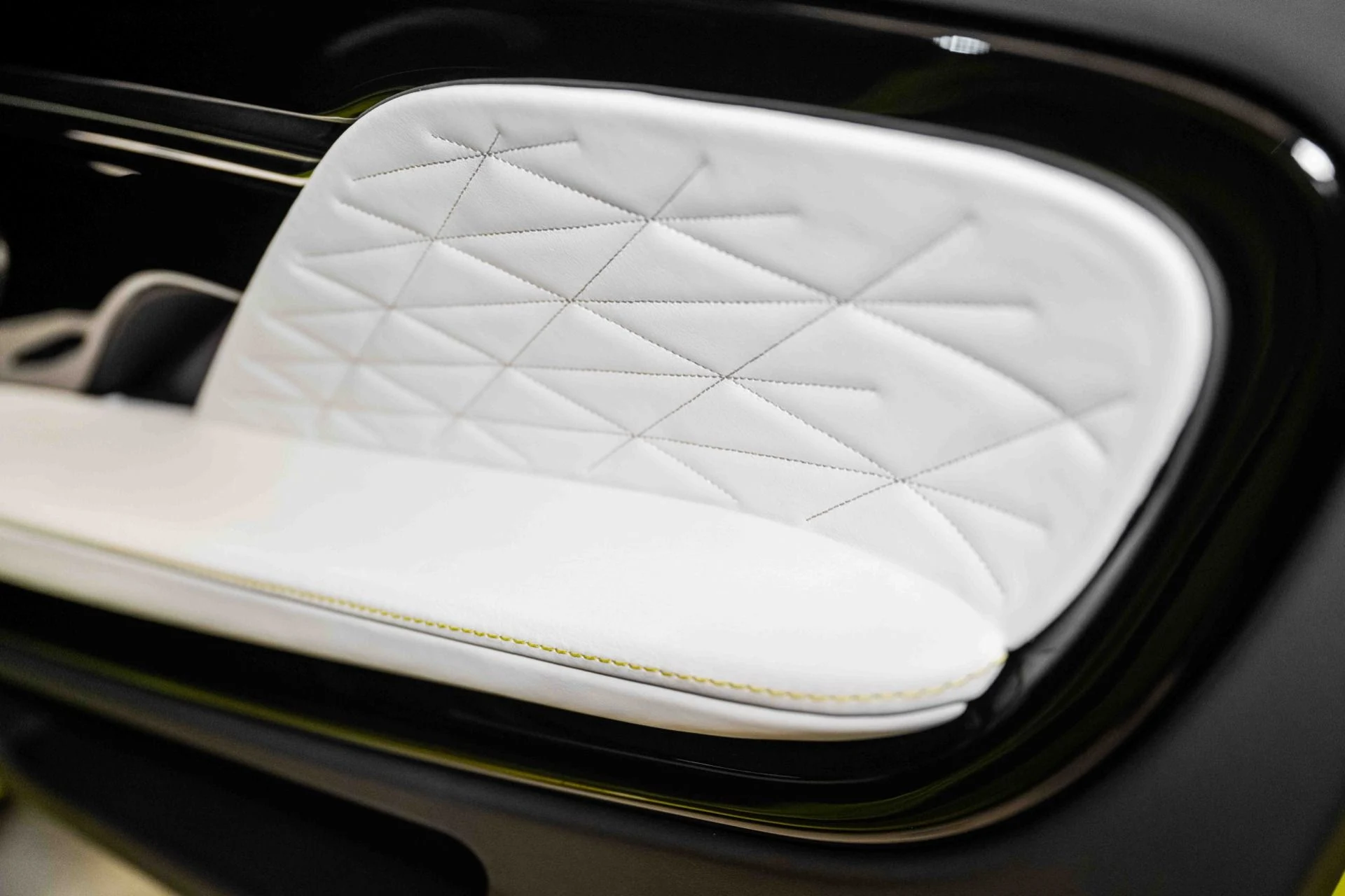 mph018_3189993635_Used_2025_Aston_Martin_DB_12_Coupe_1724764184_5391a260ab