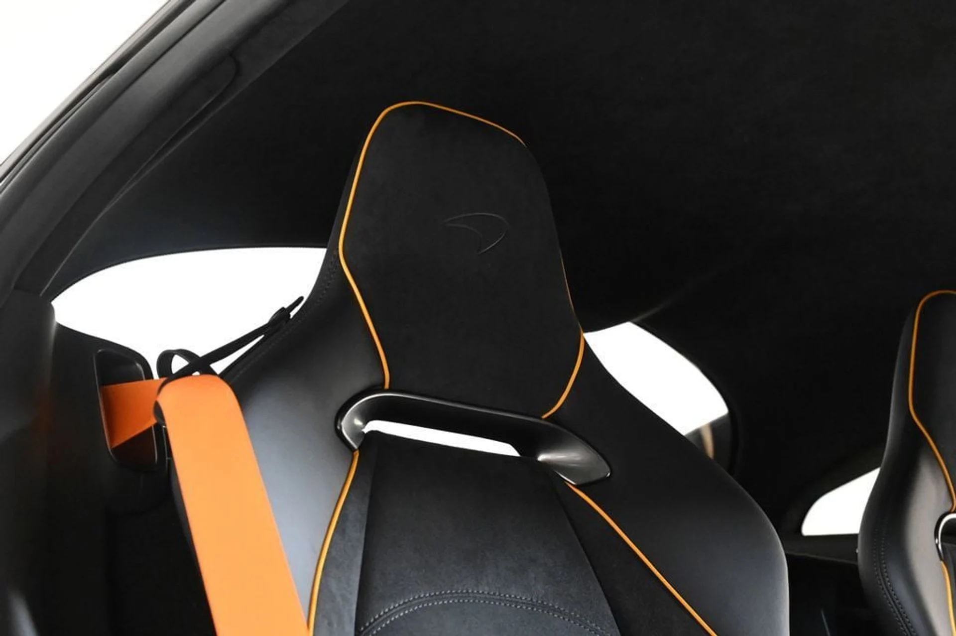 mph018_3207639637_used_2025_mclaren_artura_performance_11350_22911649_18_1024_3f4f92dc10