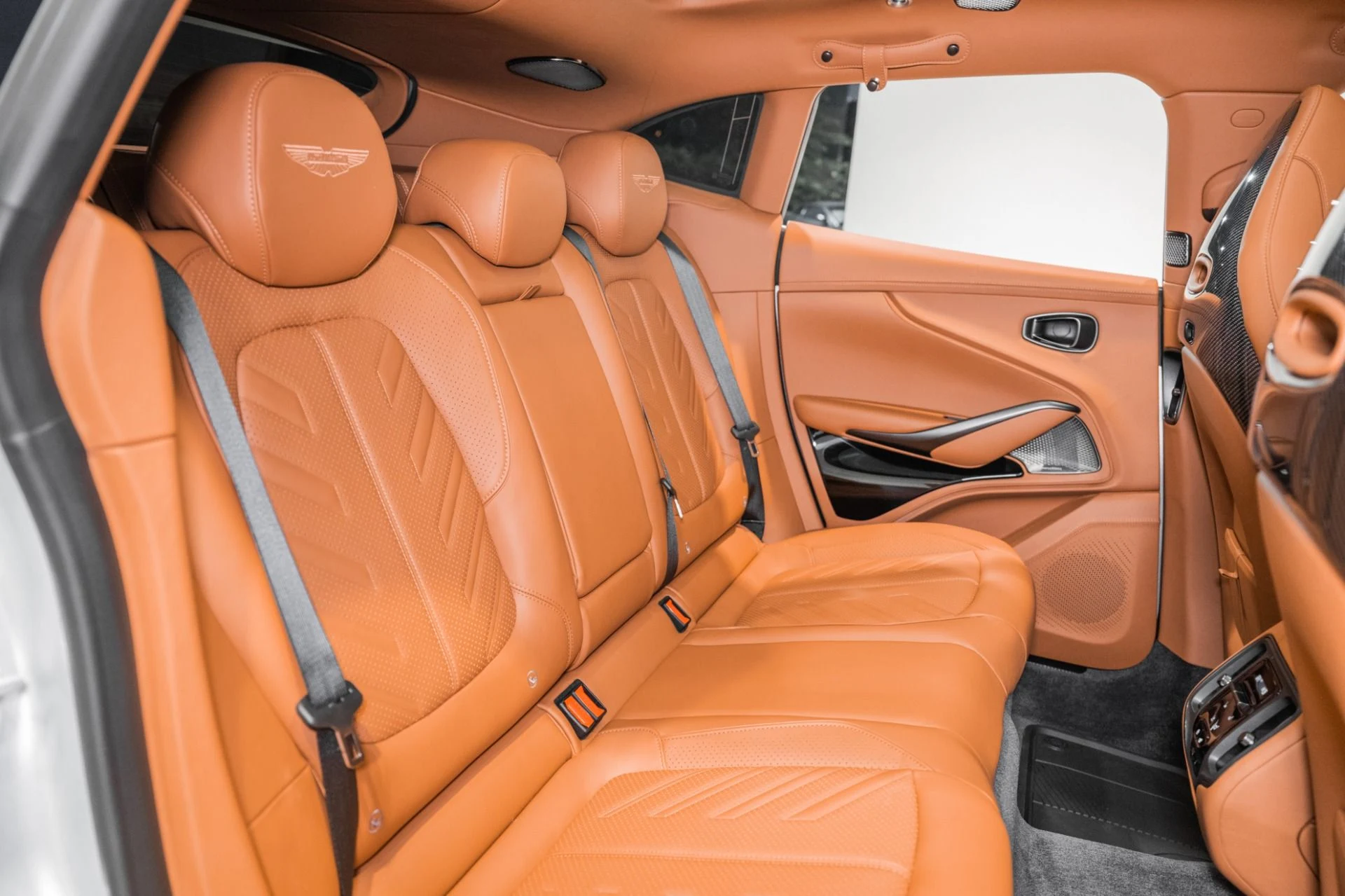 mph018_3209609395_New_2026_Aston_Martin_DBX_S_1780937216_170a45c4c7