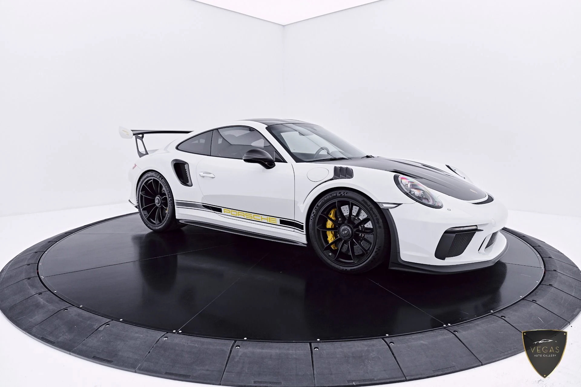mph018_3221644021_Used_2019_Porsche_911_GT_3_RS_1783382287_bf2e314666