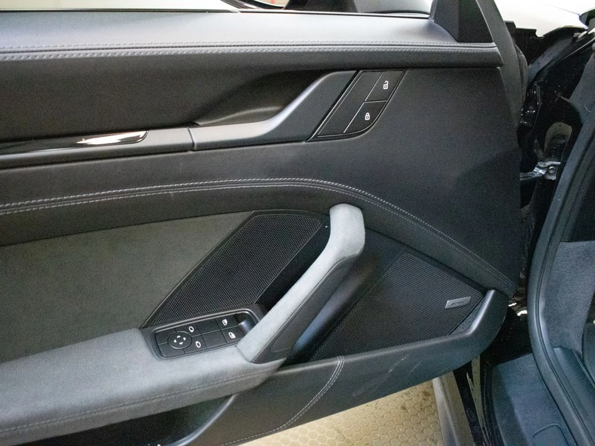 mph018_3223461057_7225def28d38466939c2752a08376e49x_c64ec1ec10