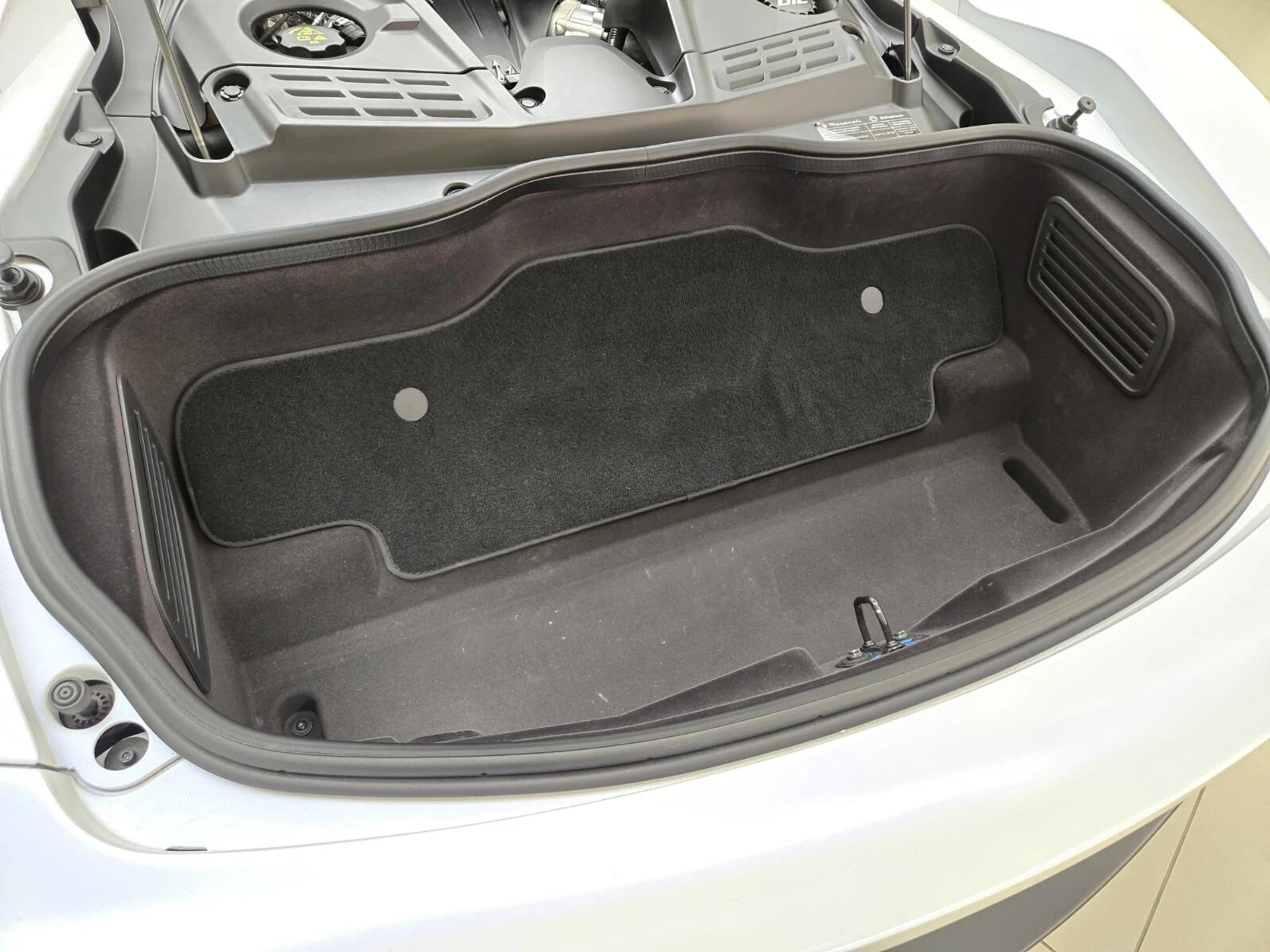 mph018_3236319079_Used_2022_Maserati_MC_20_1777527733_99572b9ff6