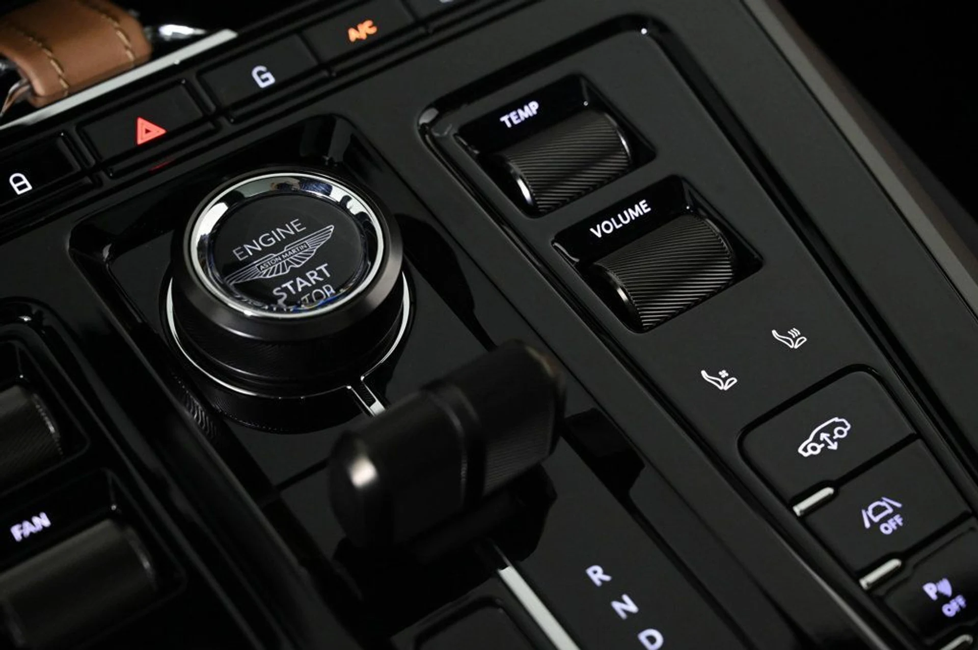 mph018_3245371020_new_2026_aston_martin_dbx_707awd_11350_22964194_19_1024_f8426066a4