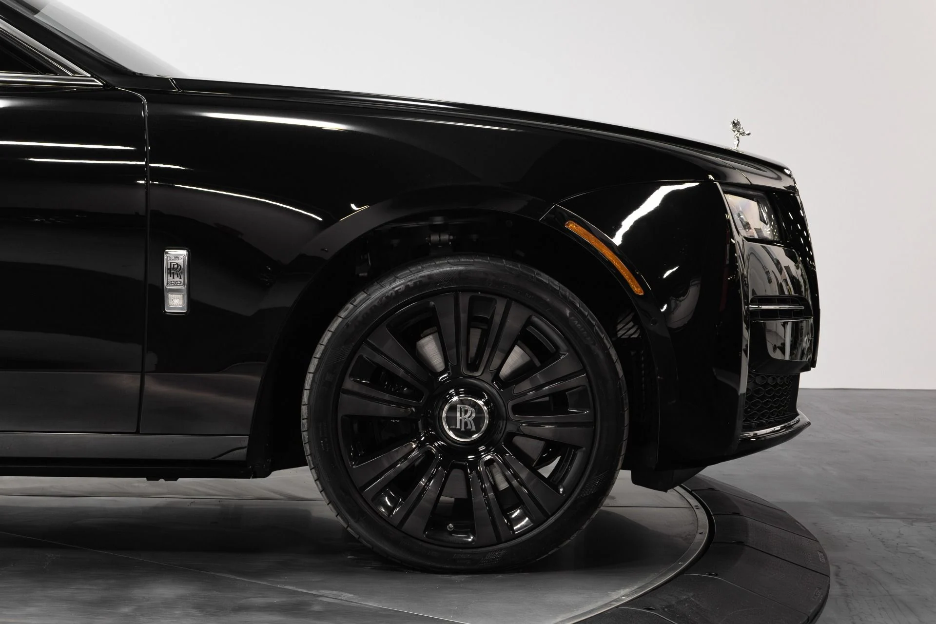 mph018_3255150118_Used_2022_Rolls_Royce_Ghost_1767138760_d37e04cbd5