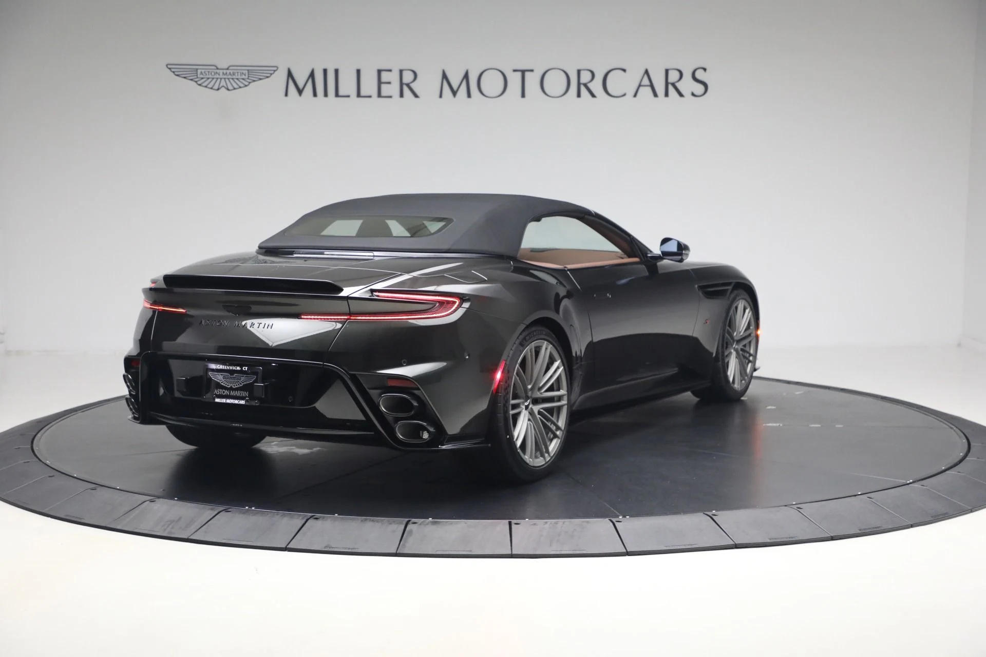 mph018_3275255154_New_2026_Aston_Martin_DB_12_S_Volante_1787328919_b041d2d2c6