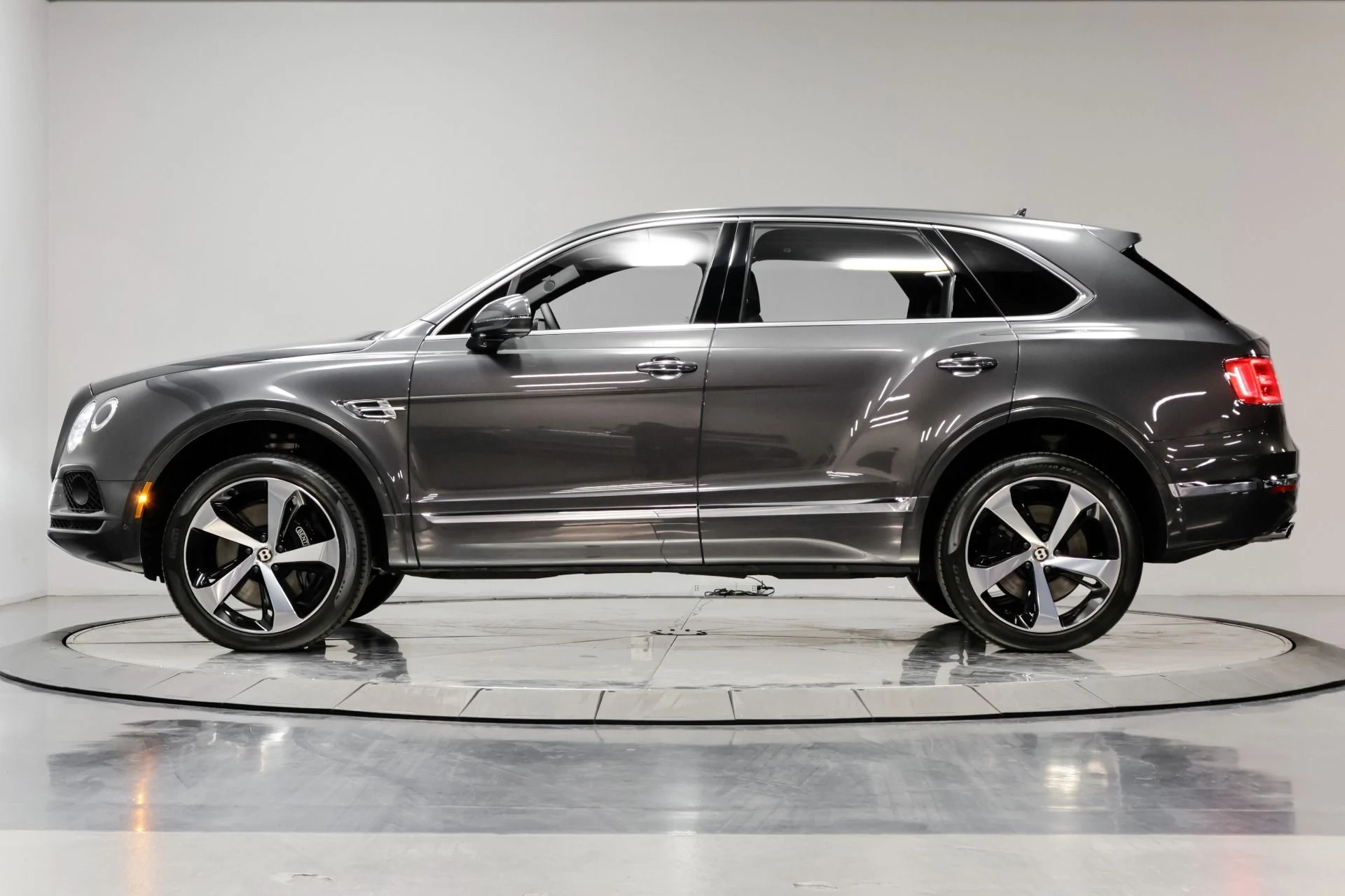 mph018_3286248469_Used_2020_Bentley_Bentayga_V8_1761664862_c5926ae7bf
