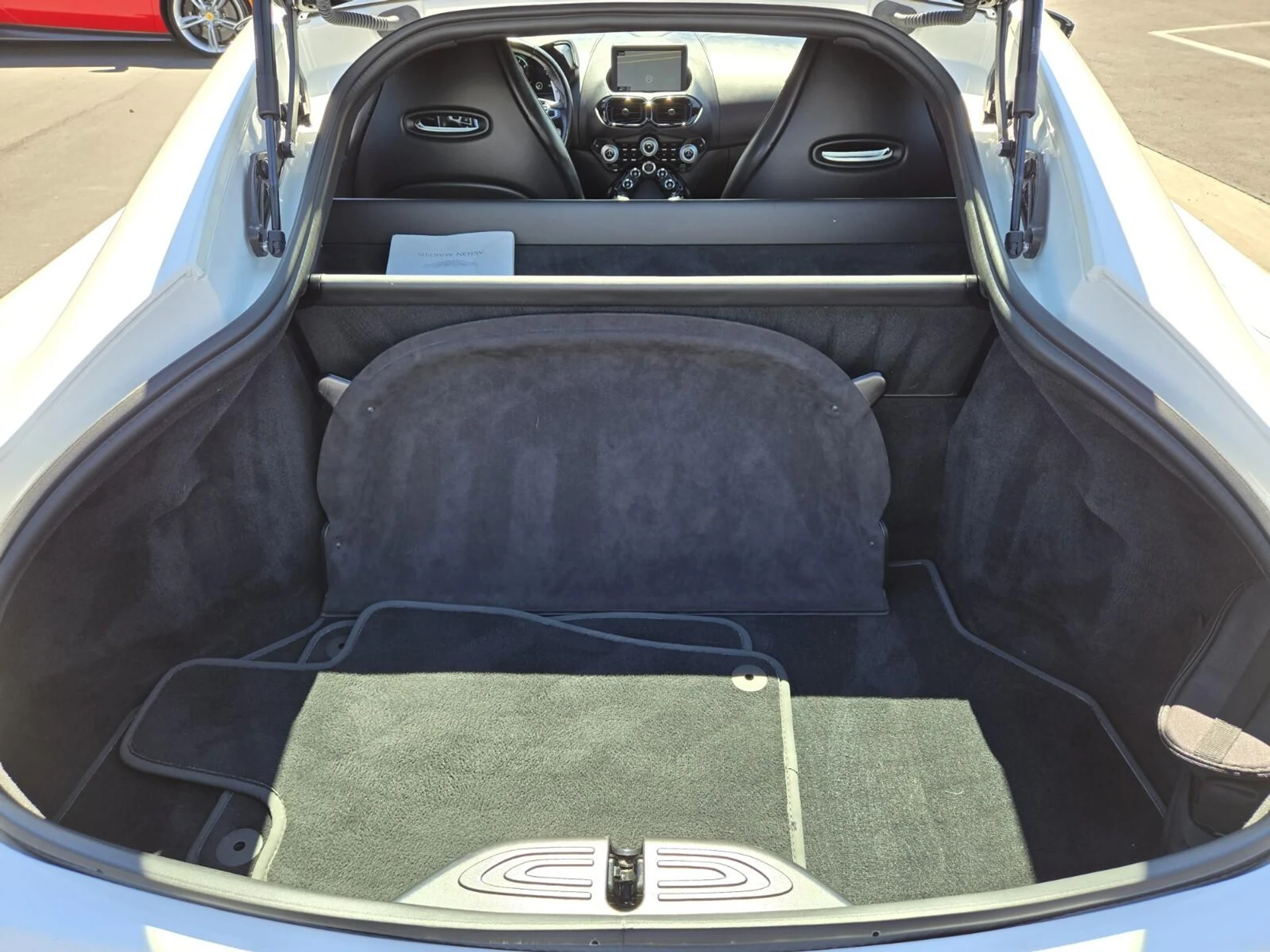 mph018_3290014479_Used_2022_Aston_Martin_Vantage_1757574535_f2dbb24c6b