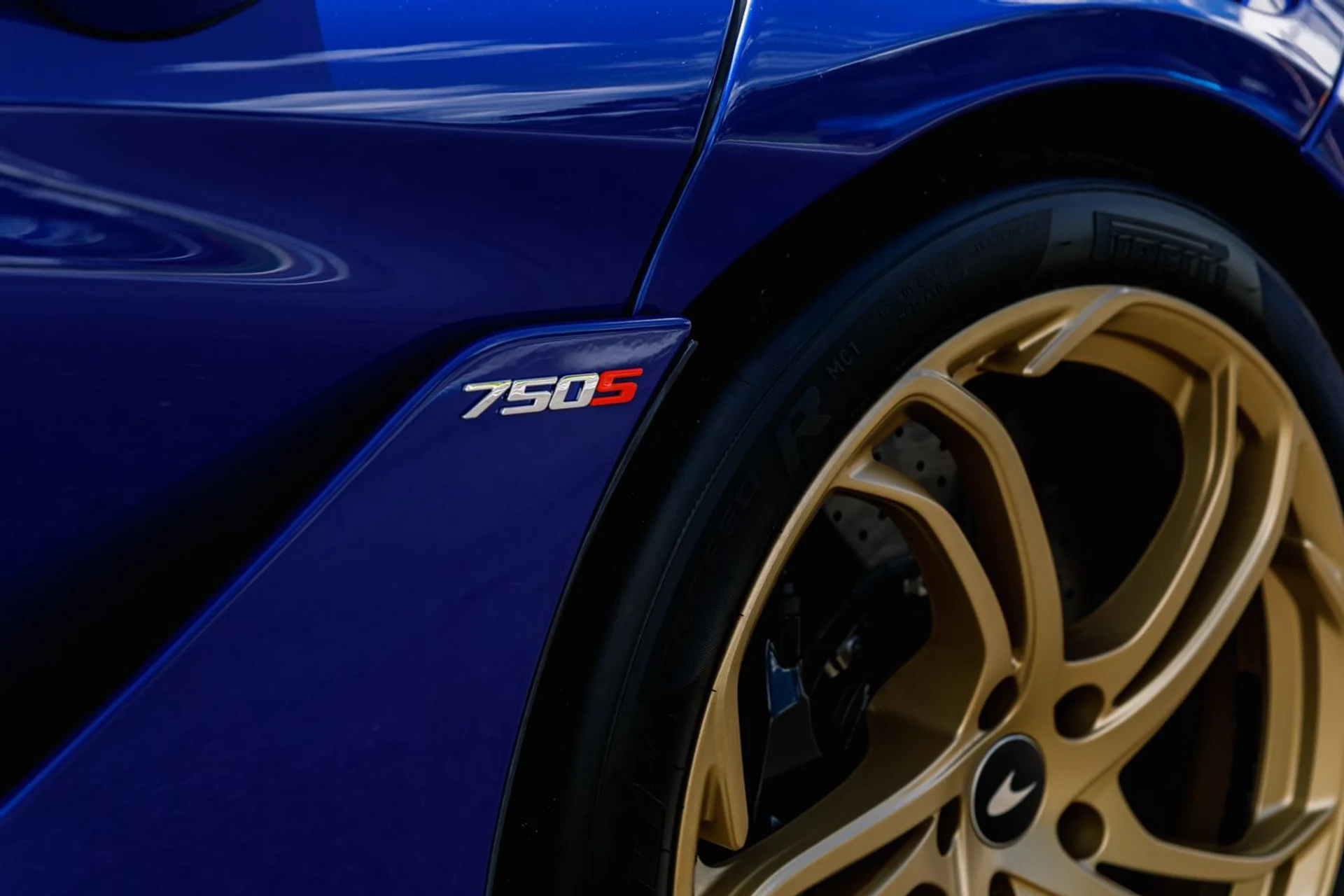 mph018_3292929597_573_p19_l_32ef8f888f