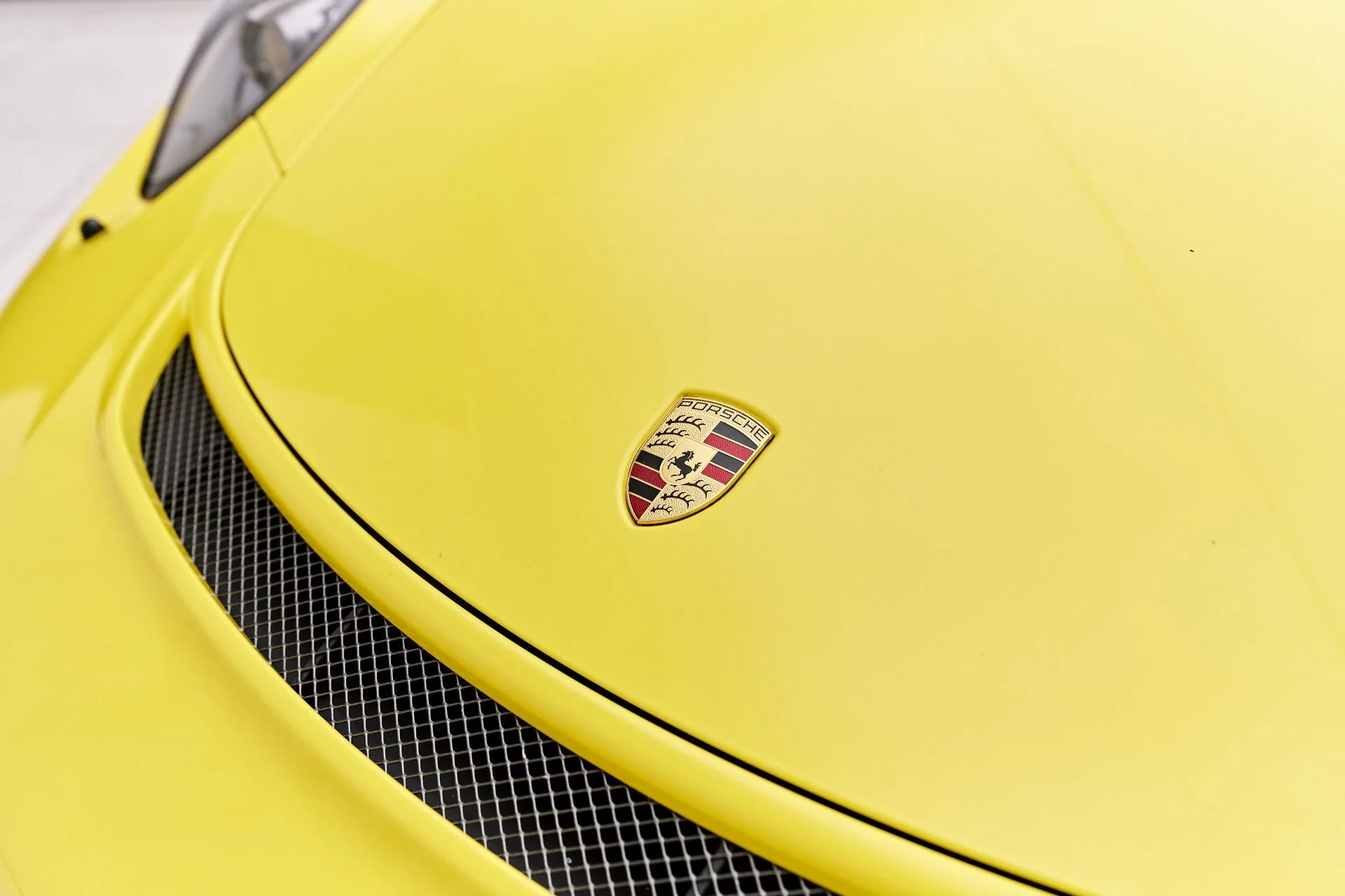 mph018_3293239842_Used_2018_Porsche_911_GT_3_1755896693_30f81f628f
