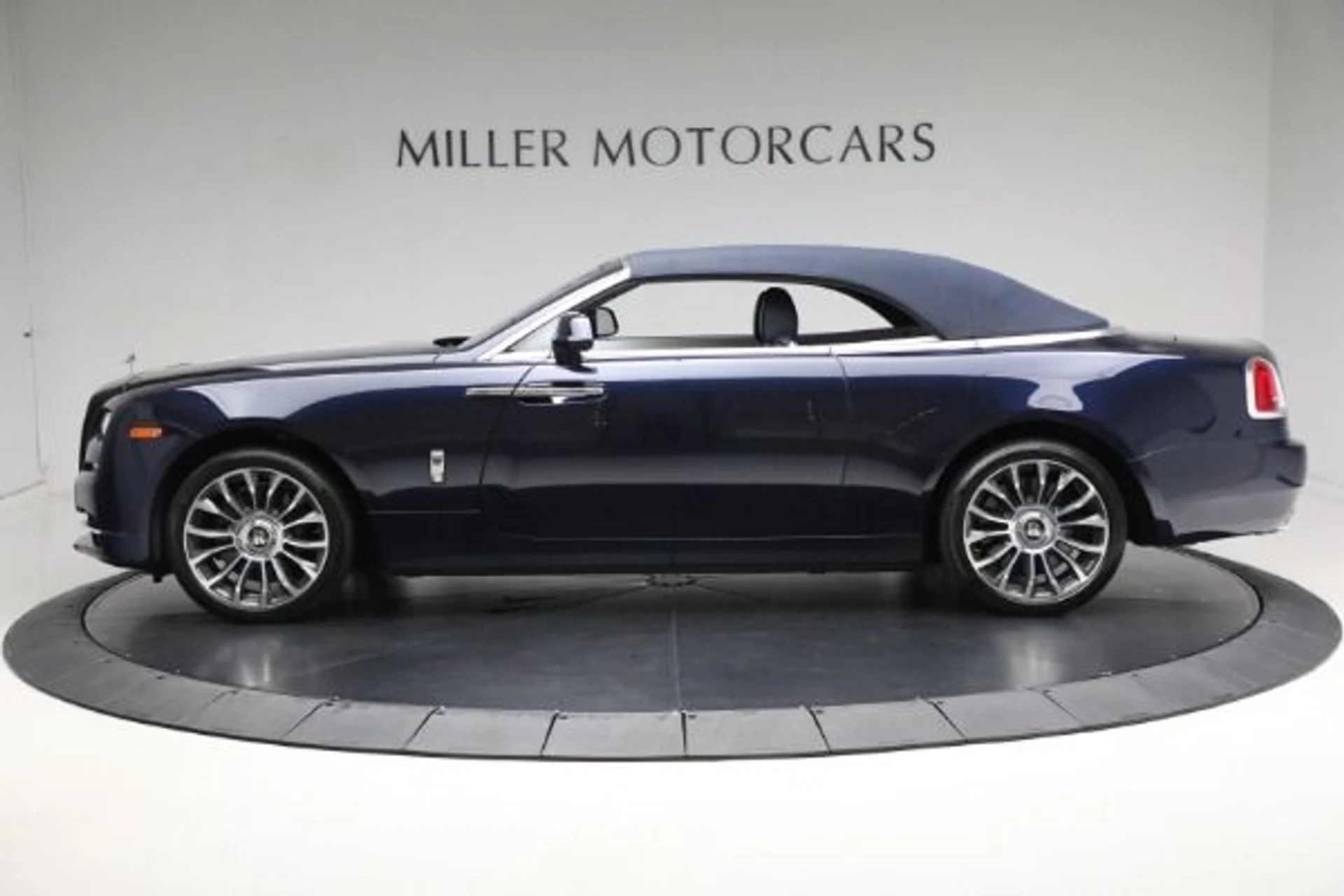 mph018_3295243986_Used_2018_Rolls_Royce_Dawn_4b873557f2