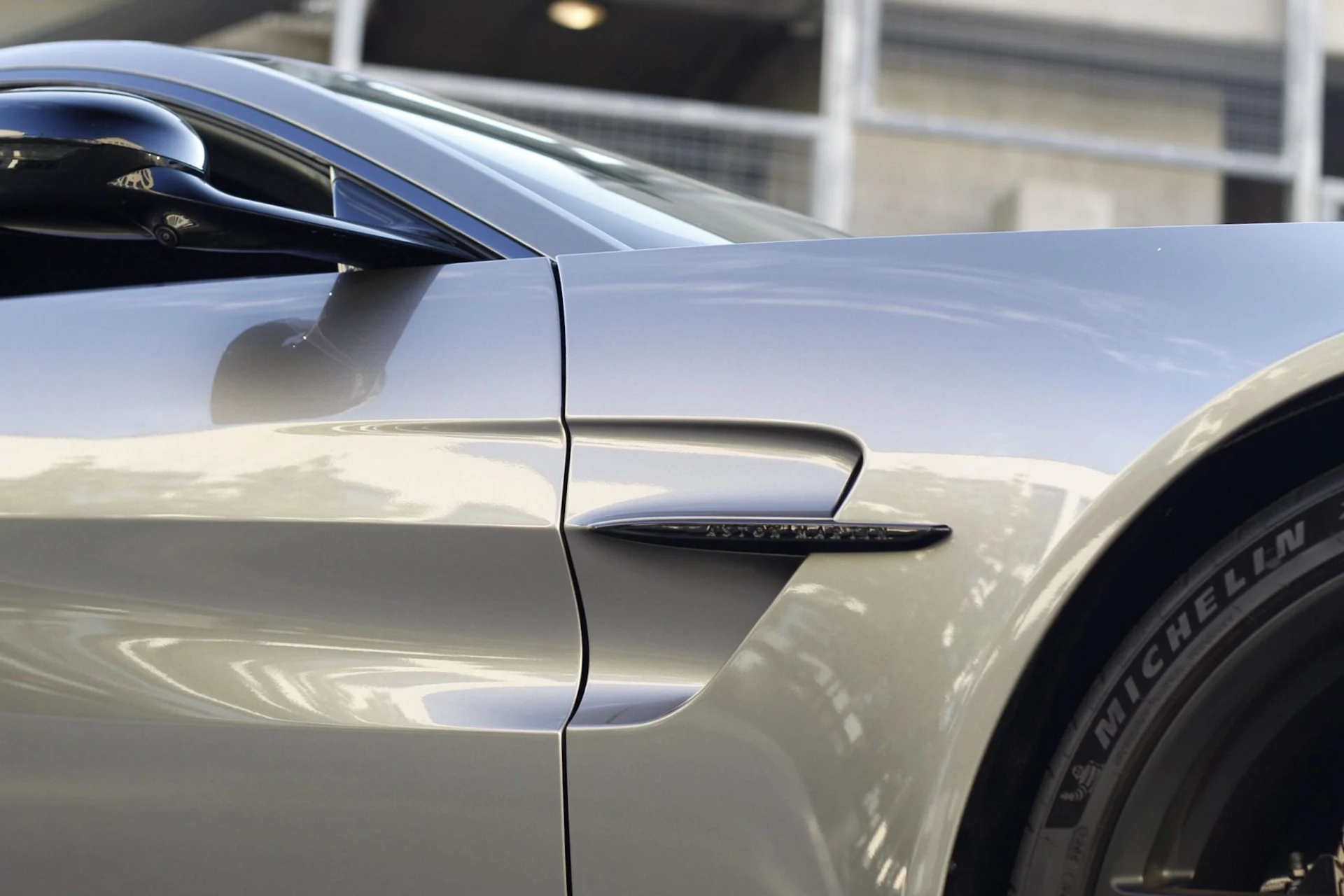 mph018_3297113724_Used_2025_Aston_Martin_Vantage_1788306656_ea12fd8d3f