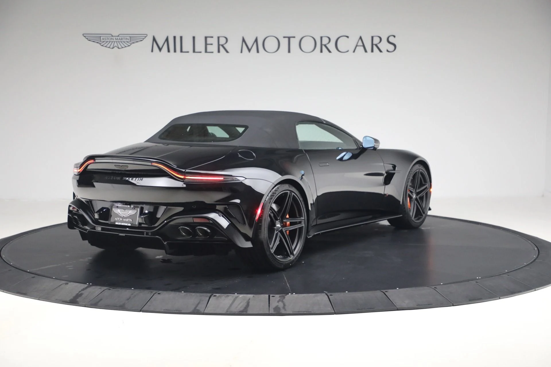 mph018_3297965621_New_2026_Aston_Martin_Vantage_S_Roadster_1790281816_2cc2138d69