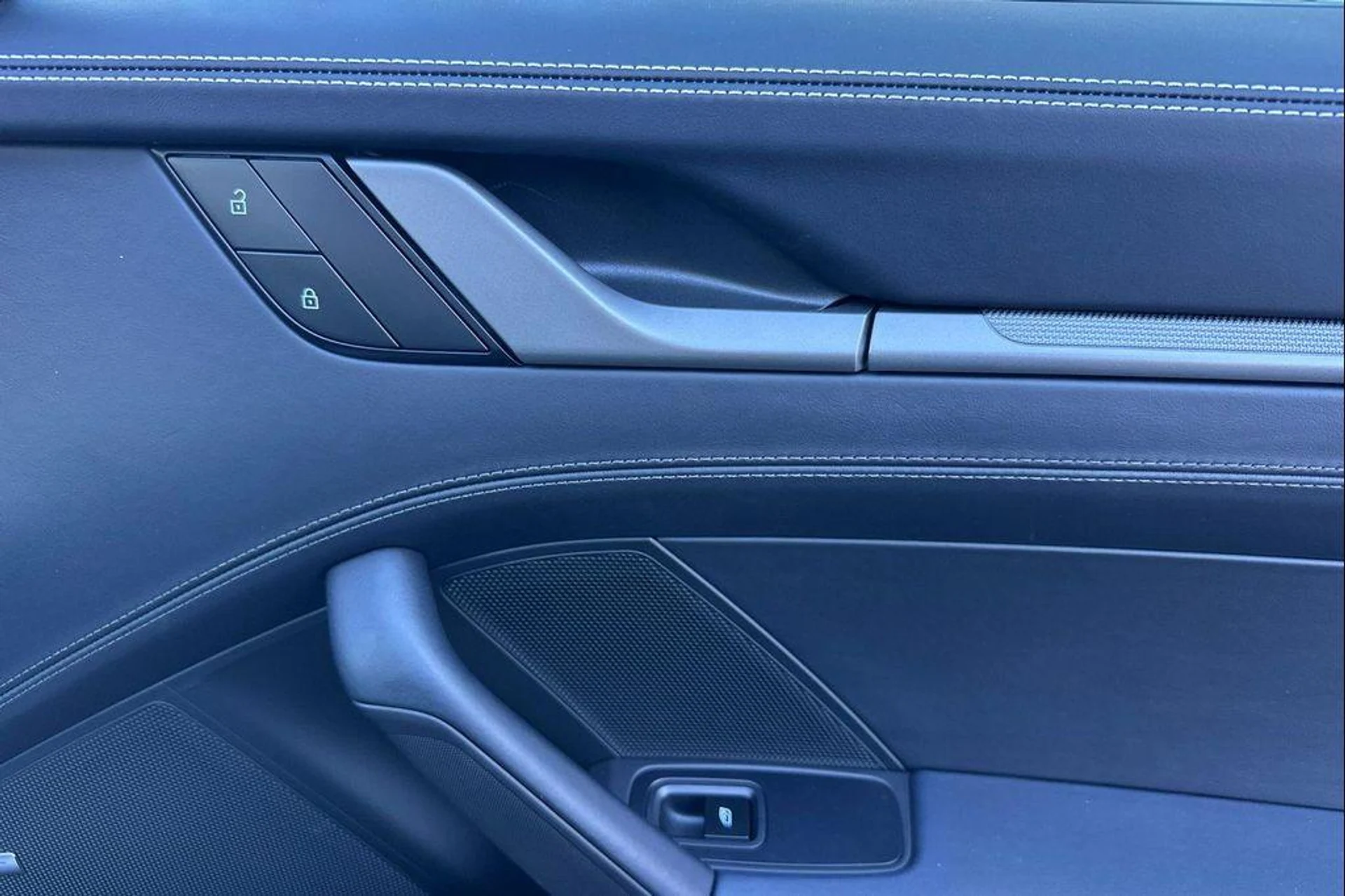 mph018_3298490510_0_O_Eozqr5_Rbfyiw_P8_E9_Uq_Ld_Nt_Uzg_7fe2db8ee2