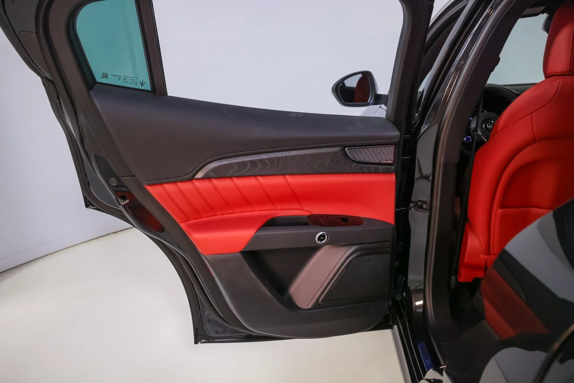 mph018_3298570146_aeb309fa0564462f9bdb53d890ca484f_21d75cca0b