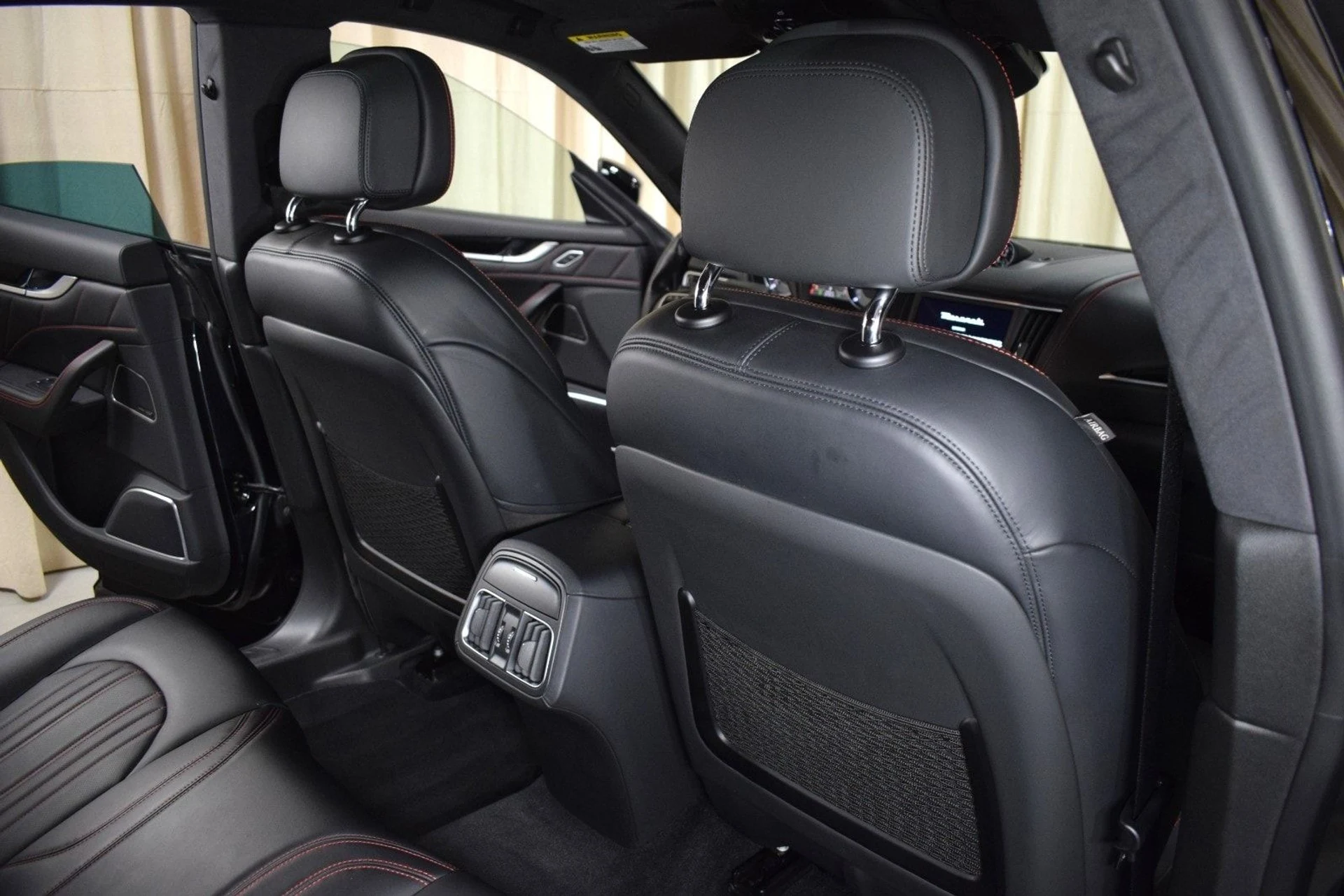 mph018_3302826496_75073b483623d9e4dd7182d1147b9d70x_26fae73a39