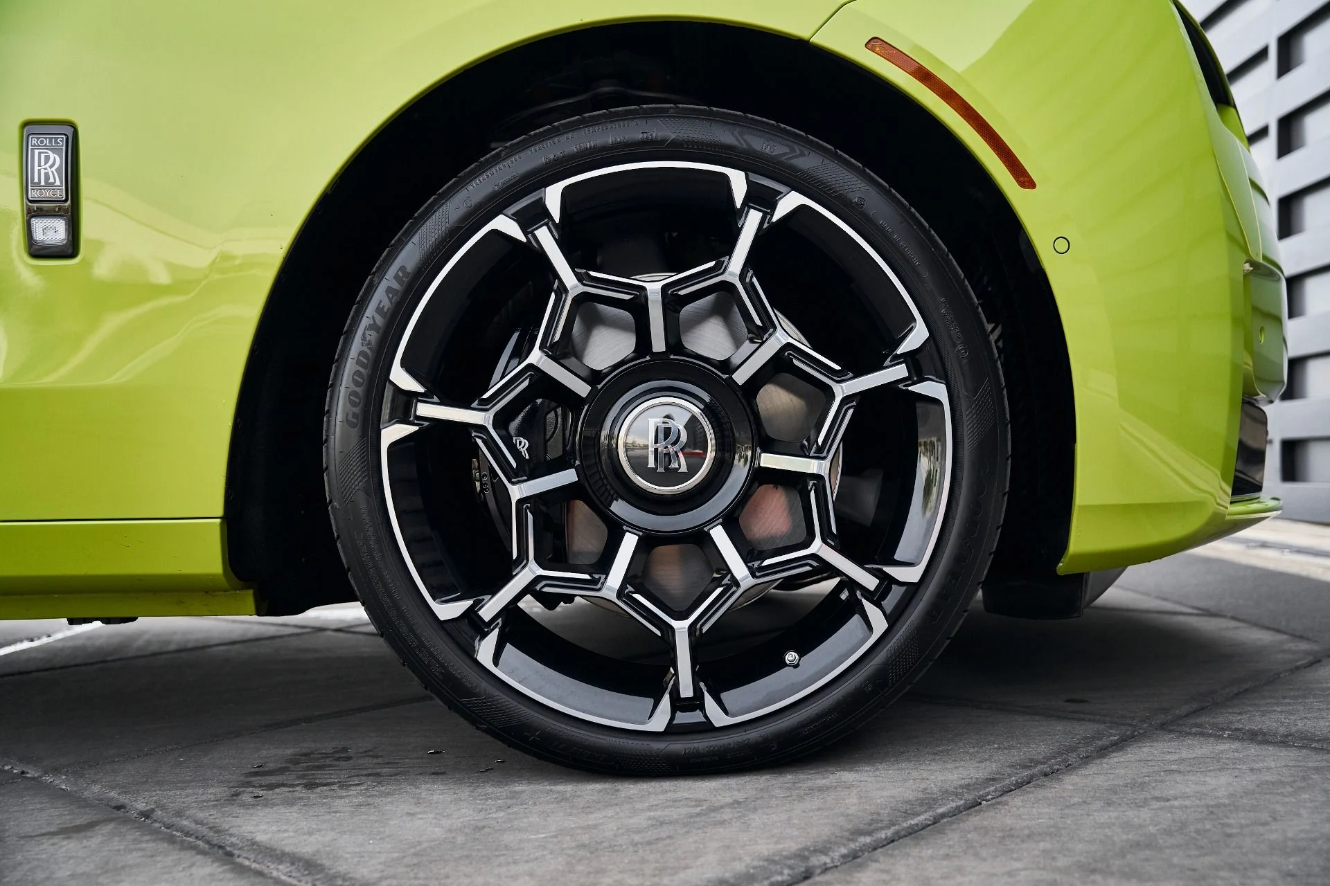 mph018_3308843395_Used_2025_Rolls_Royce_Ghost_Black_Badge_1769049482_12582e75cd