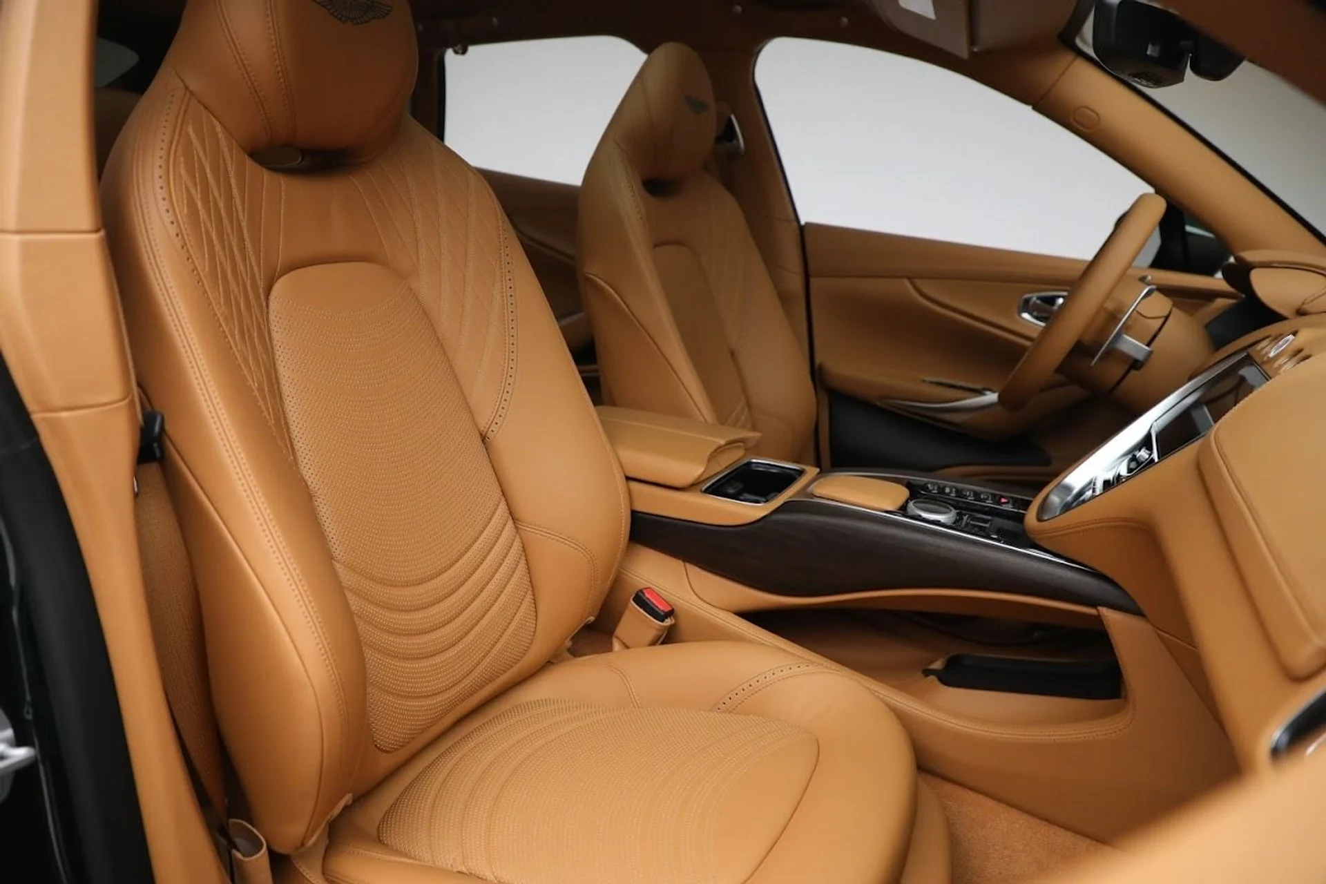 mph018_3315925316_Used_2023_Aston_Martin_DBX_1685647271_ffd3e25457