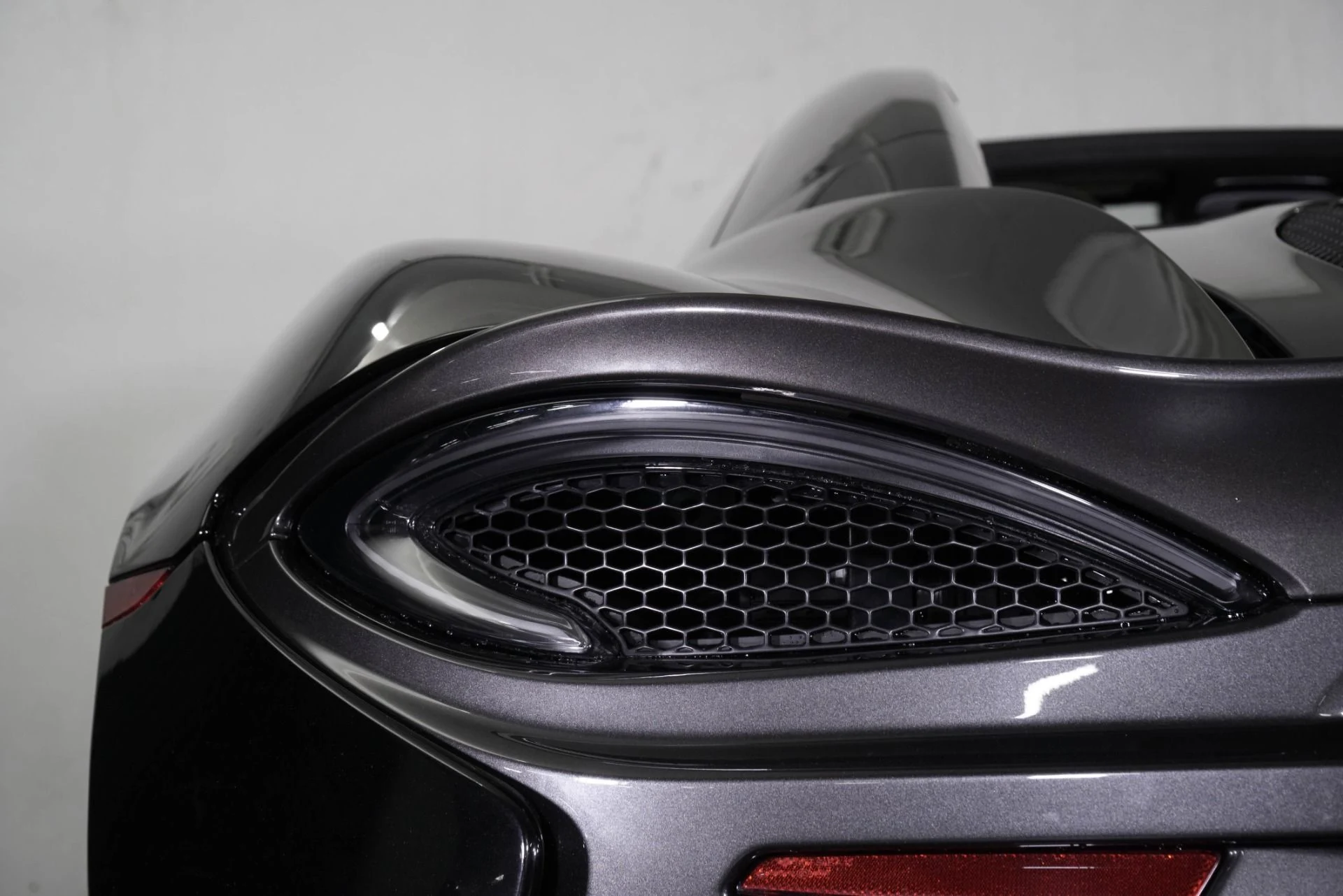 mph018_3316317997_Used_2019_Mc_Laren_570_S_1765307043_bbde1f5d69