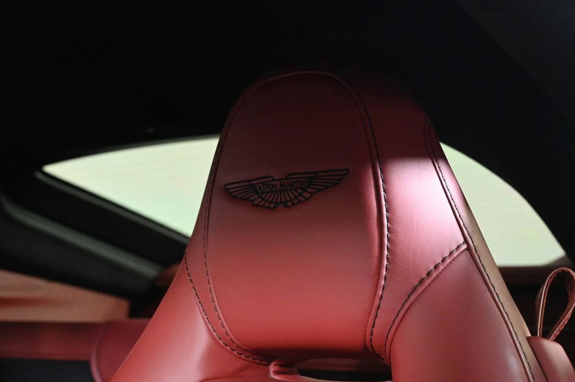 mph018_3324985010_used_2020_aston_martin_vantage_base_11350_23007217_18_1024_5782ea70f0