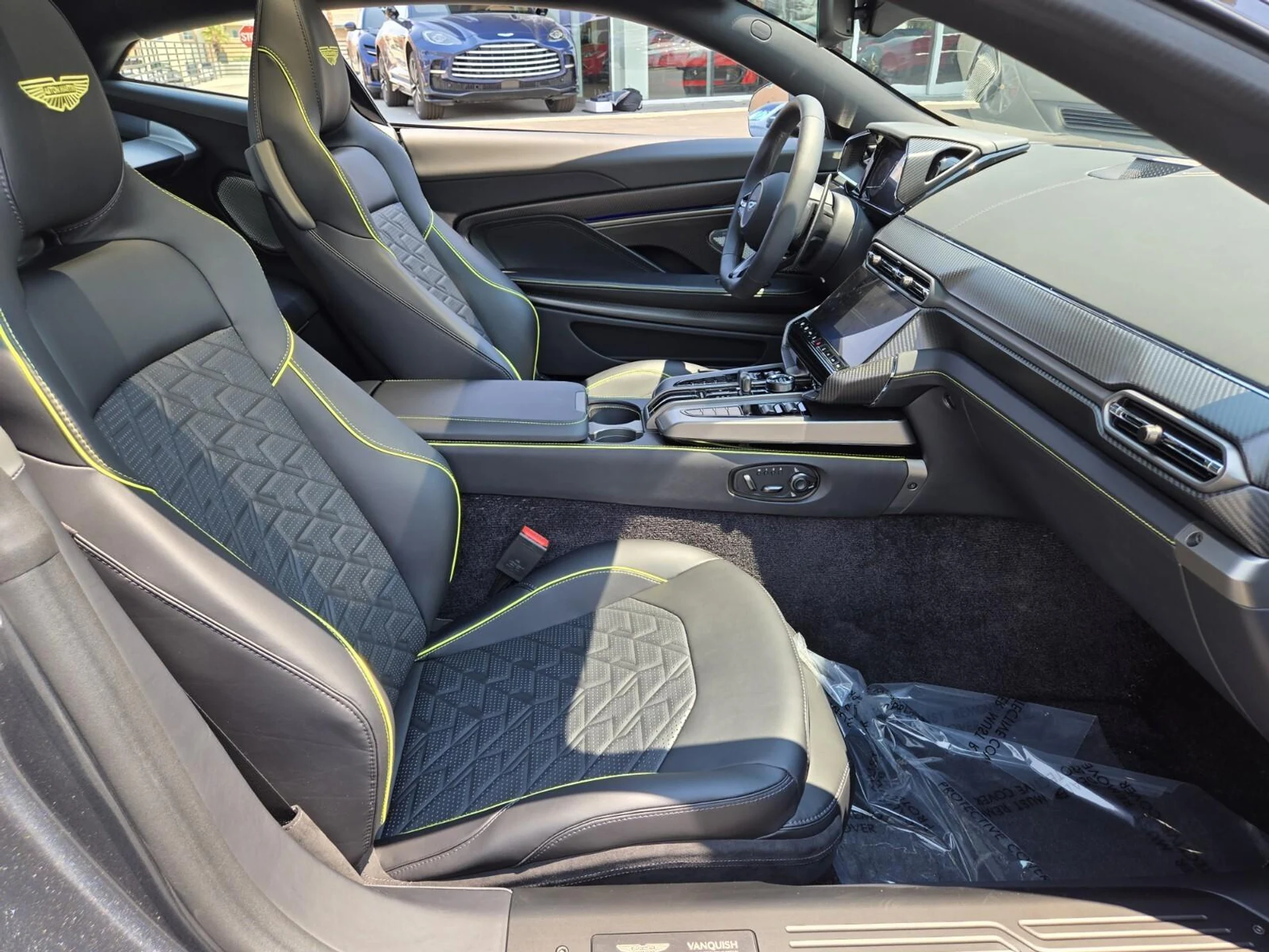 mph018_3339957075_New_2025_Aston_Martin_Vanquish_V12_1754459290_9112be91ed