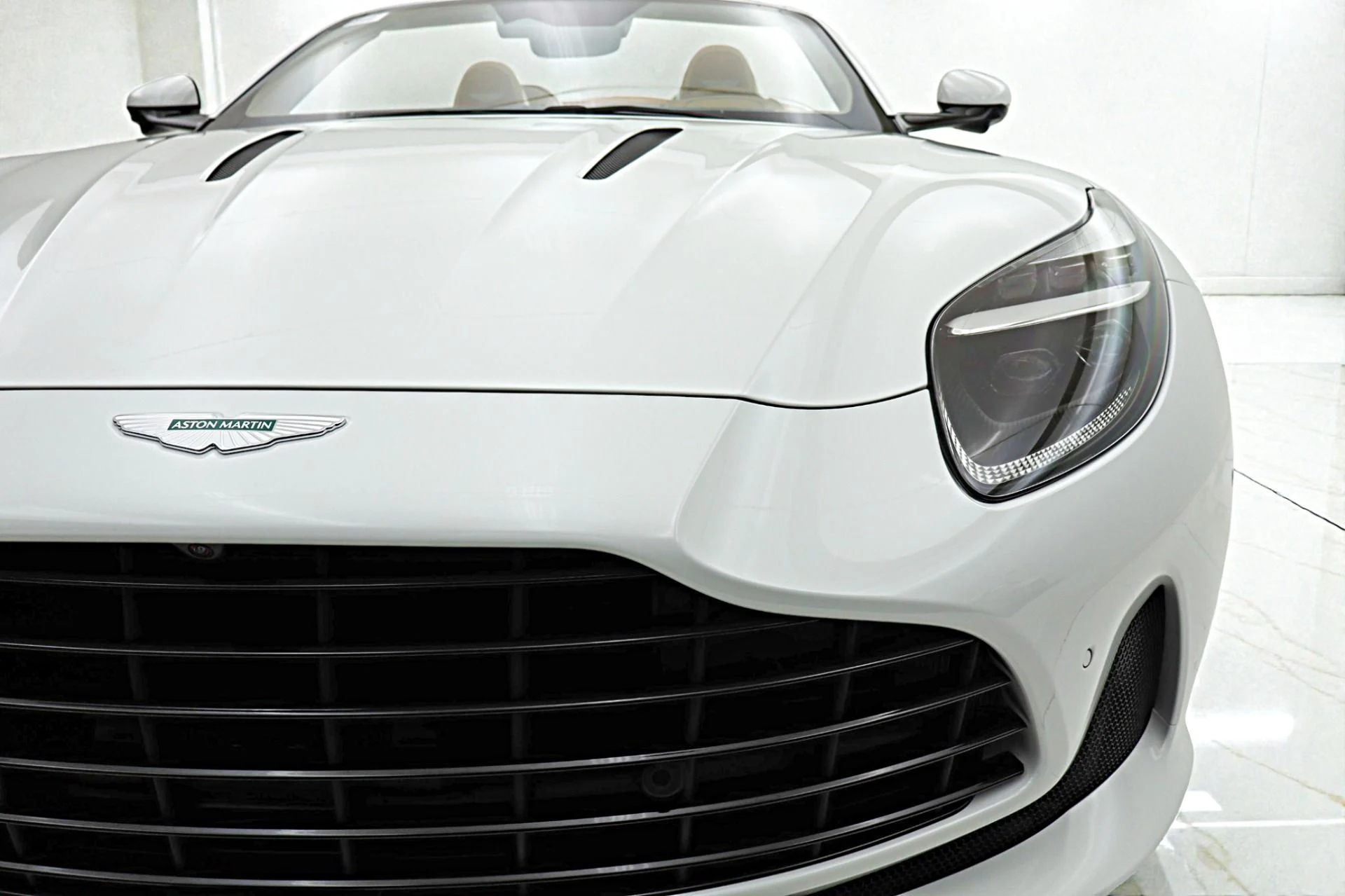 mph018_334344646_New_2026_Aston_Martin_DB_12_Volante_a4557a5718