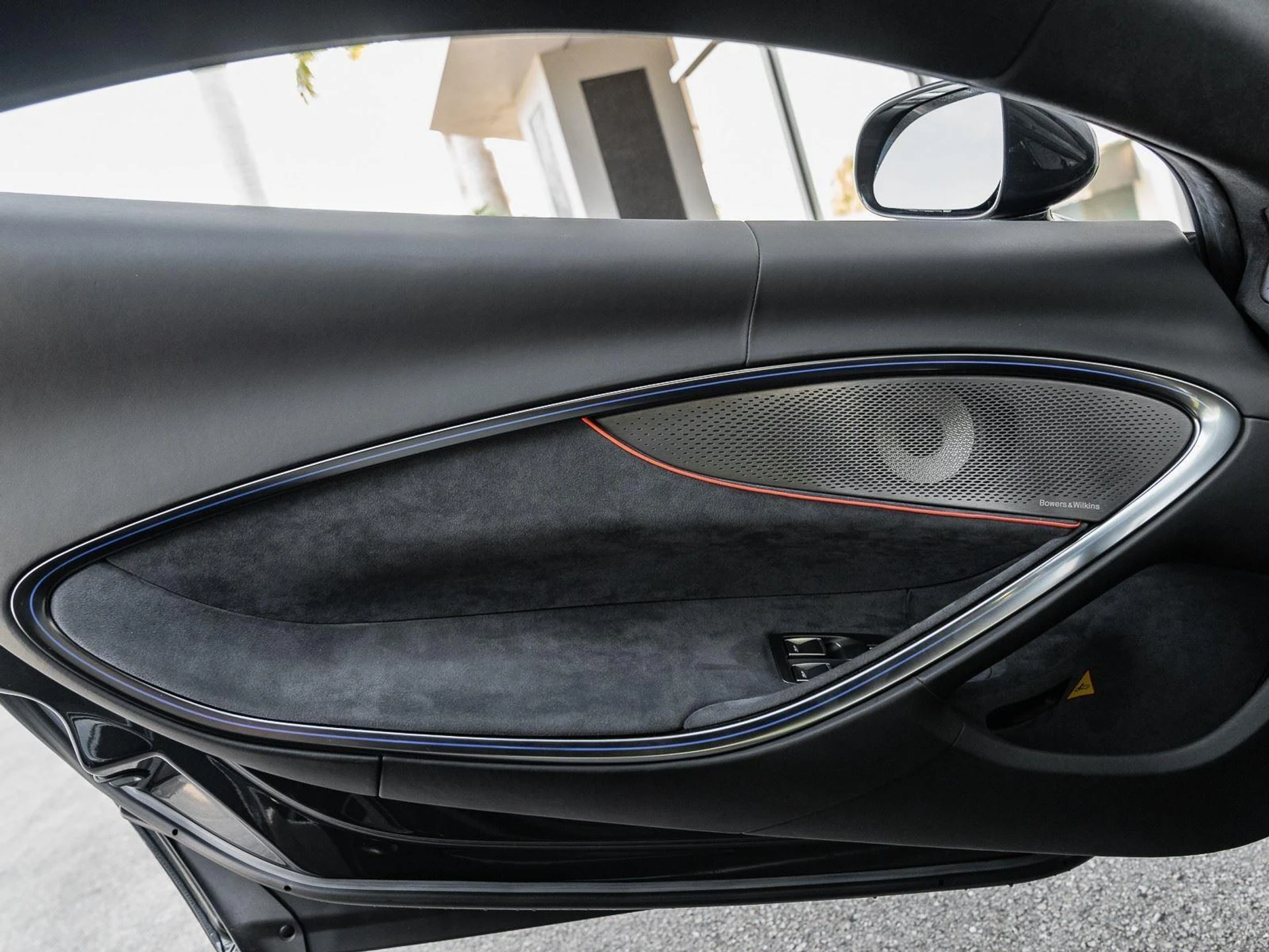 mph018_3353169854_Used_2025_Mc_Laren_Artura_Coupe_1773864513_af92b7a408