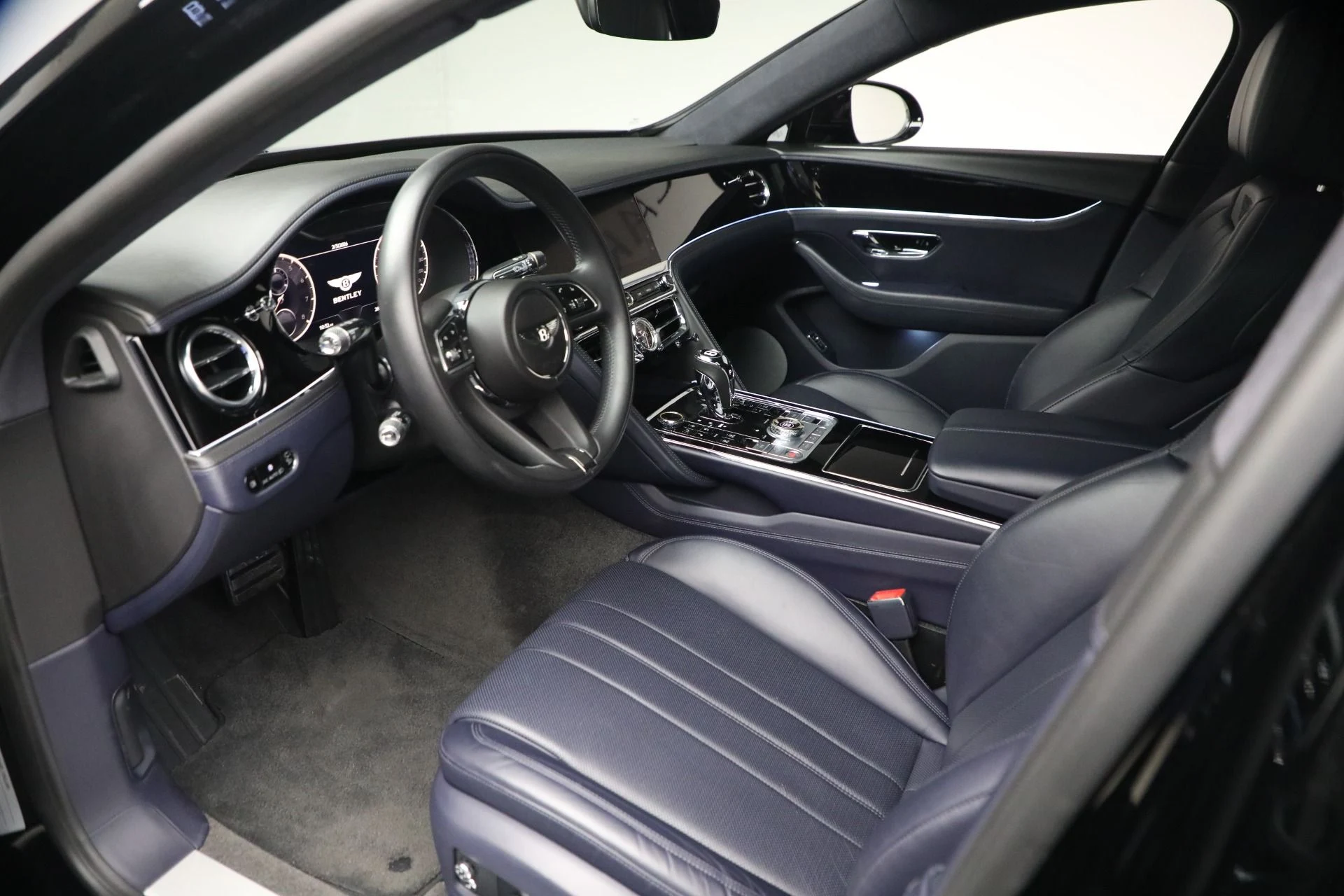 mph018_3357341454_Used_2023_Bentley_Flying_Spur_V8_1770152797_be373f6618