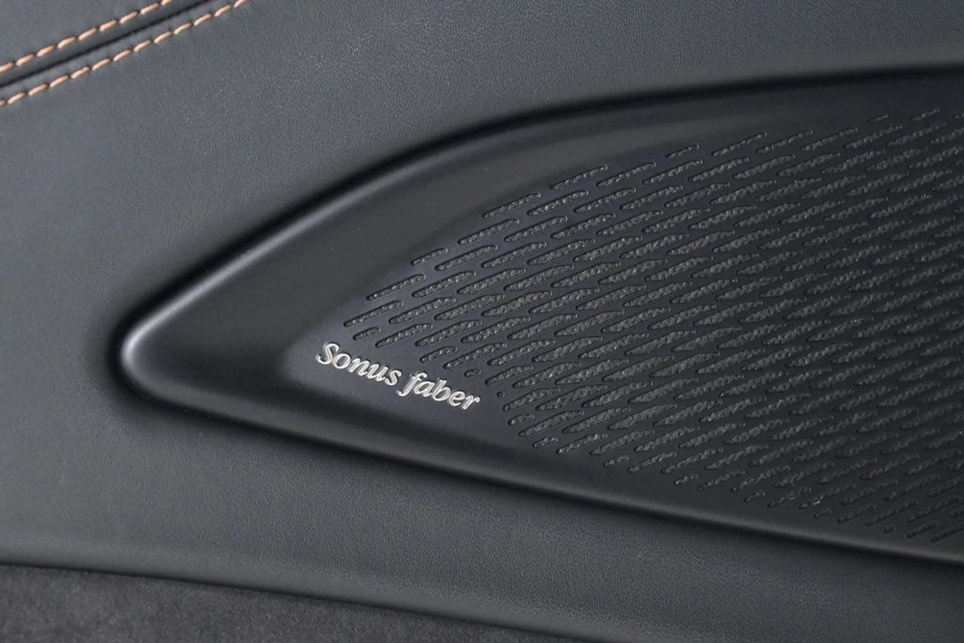 mph018_3372176511_used_2022_maserati_mc20_base_11350_22957730_18_1024_0fbc7bd8f1